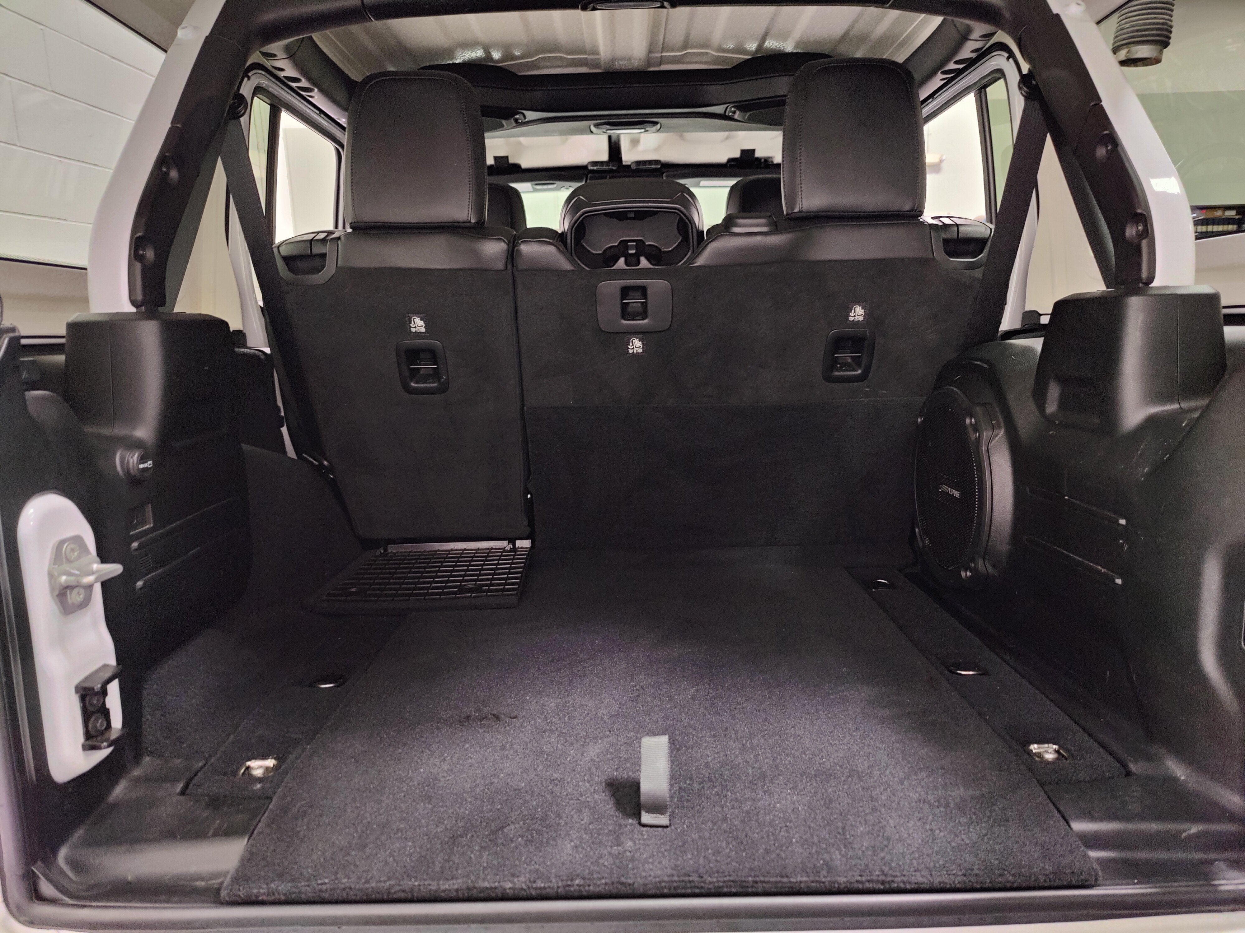 2020 Jeep Wrangler Unlimited Sahara 4X4 w/Navigation