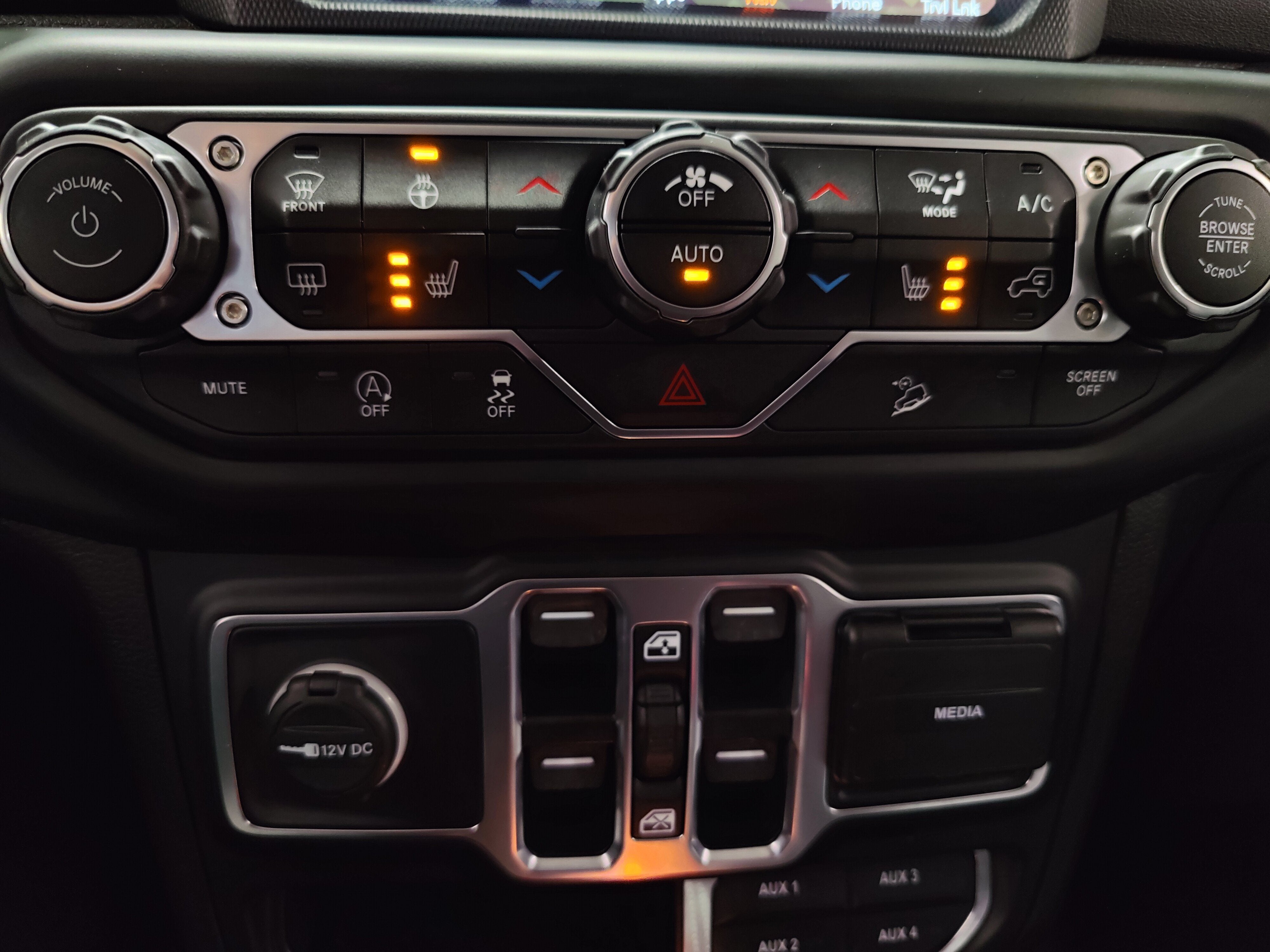 2020 Jeep Wrangler Unlimited Sahara 4X4 w/Navigation