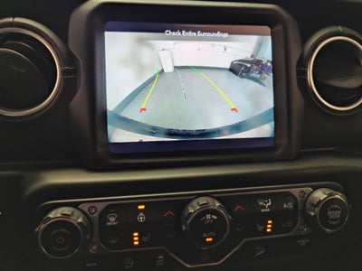 2020 Jeep Wrangler Unlimited Sahara 4X4 w/Navigation