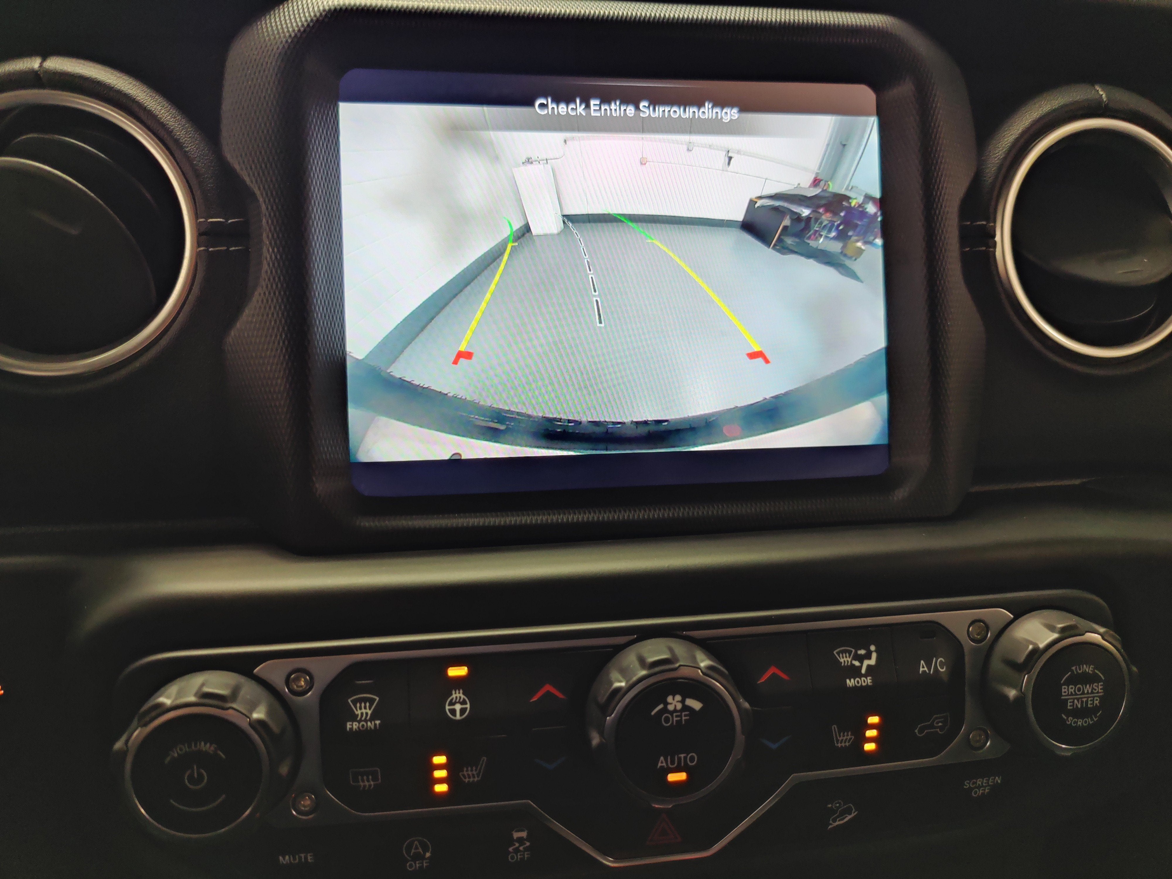 2020 Jeep Wrangler Unlimited Sahara 4X4 w/Navigation