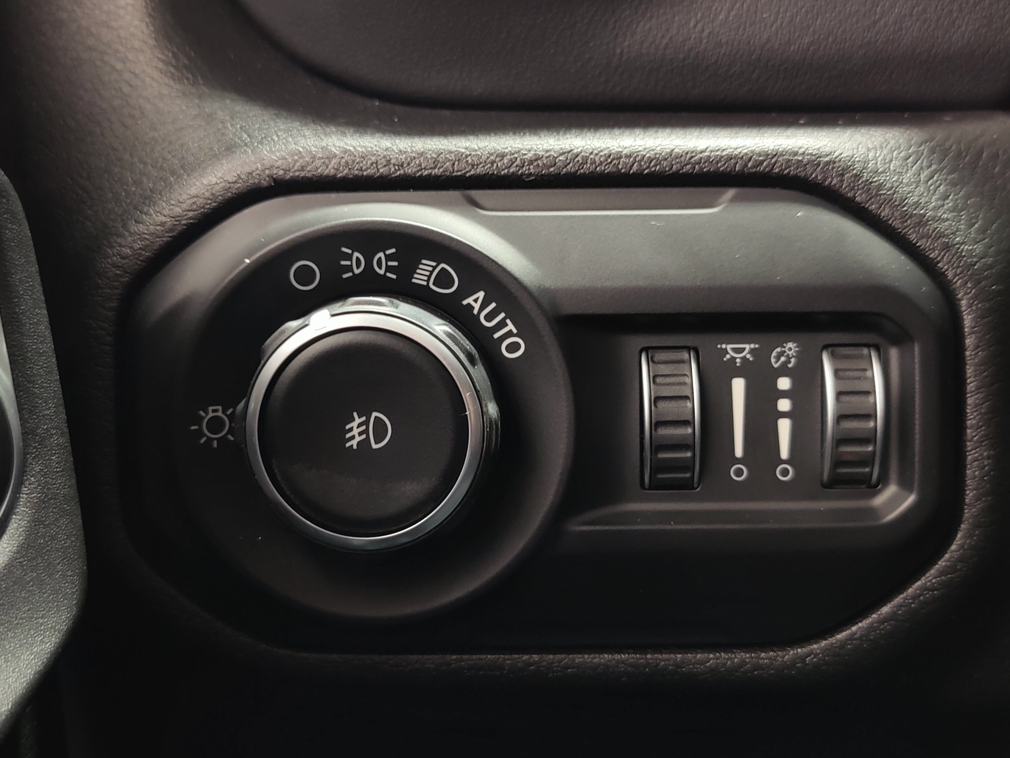 2020 Jeep Wrangler Unlimited Sahara 4X4 w/Navigation