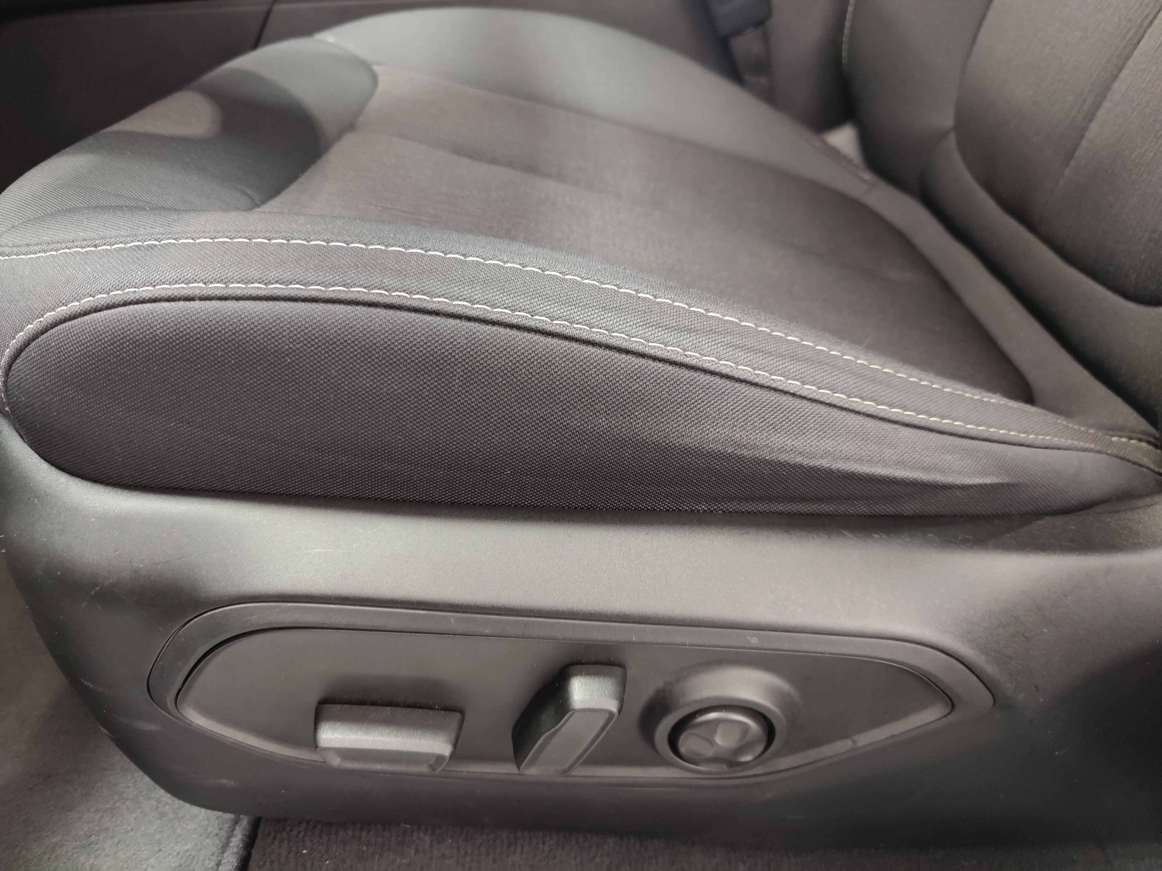 2024 Jeep Grand Cherokee Laredo Luxury Tech V6 4X4