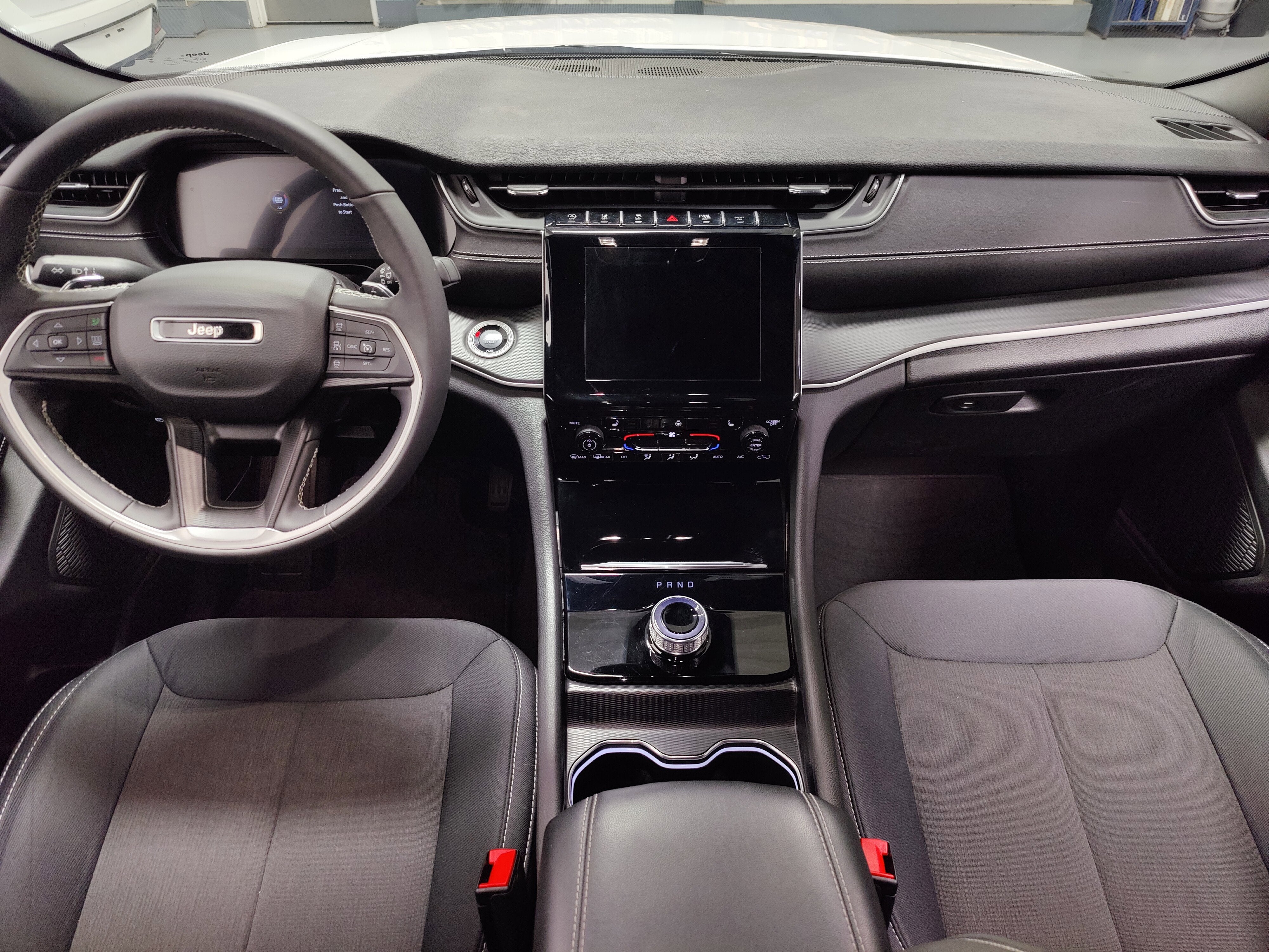 2024 Jeep Grand Cherokee Laredo Luxury Tech V6 4X4