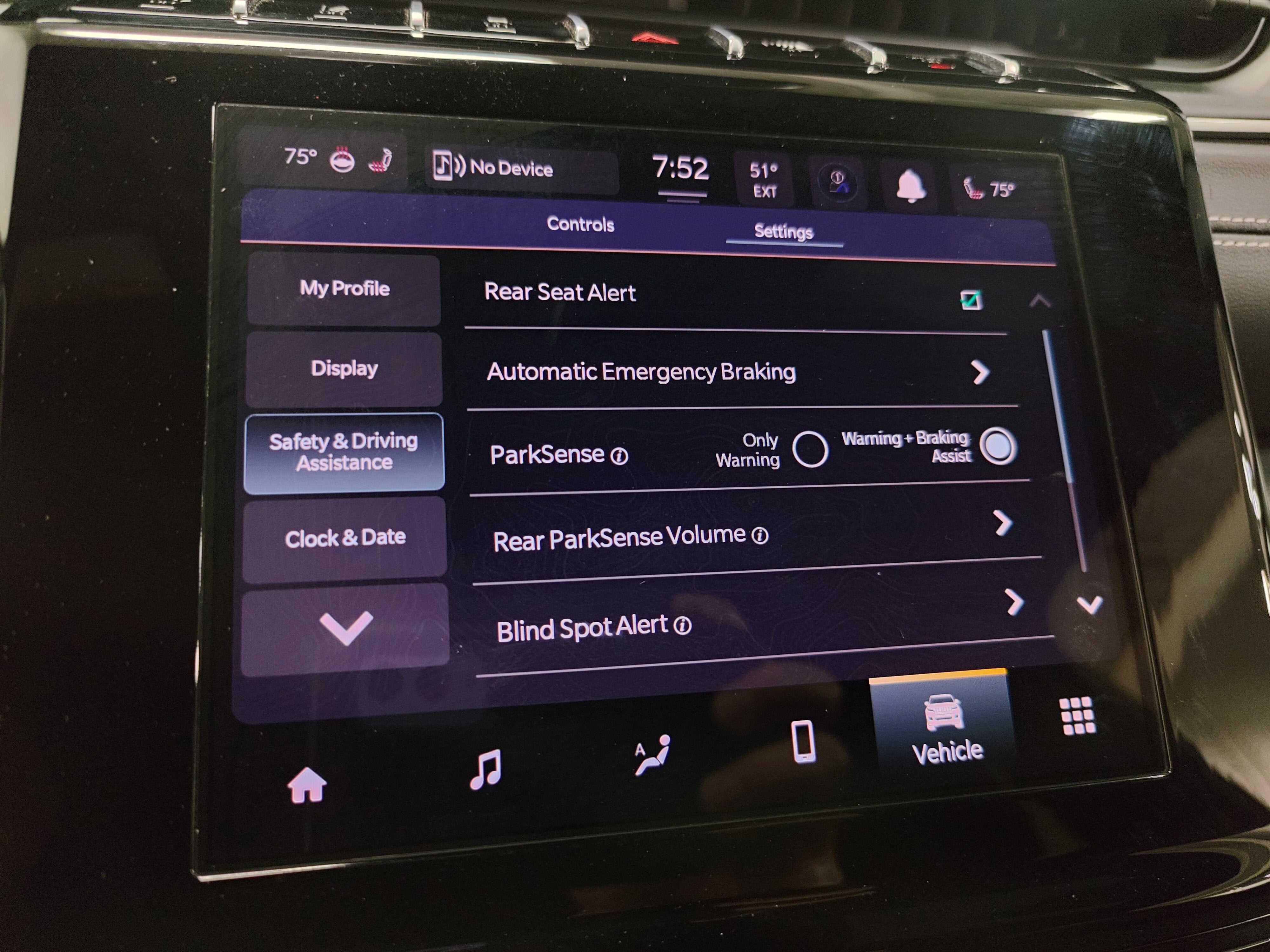 2024 Jeep Grand Cherokee Laredo Luxury Tech V6 4X4