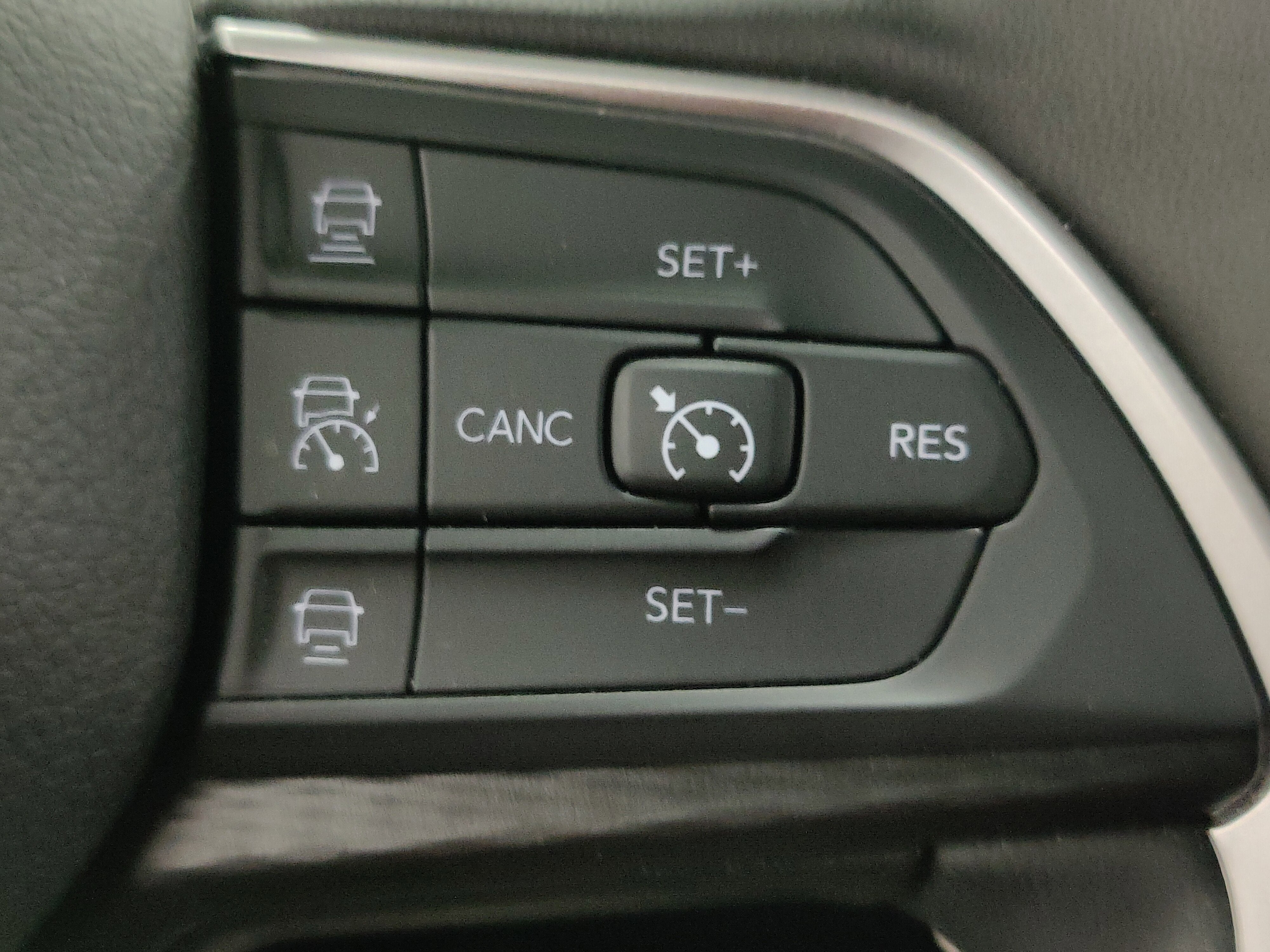 2024 Jeep Grand Cherokee Laredo Luxury Tech V6 4X4