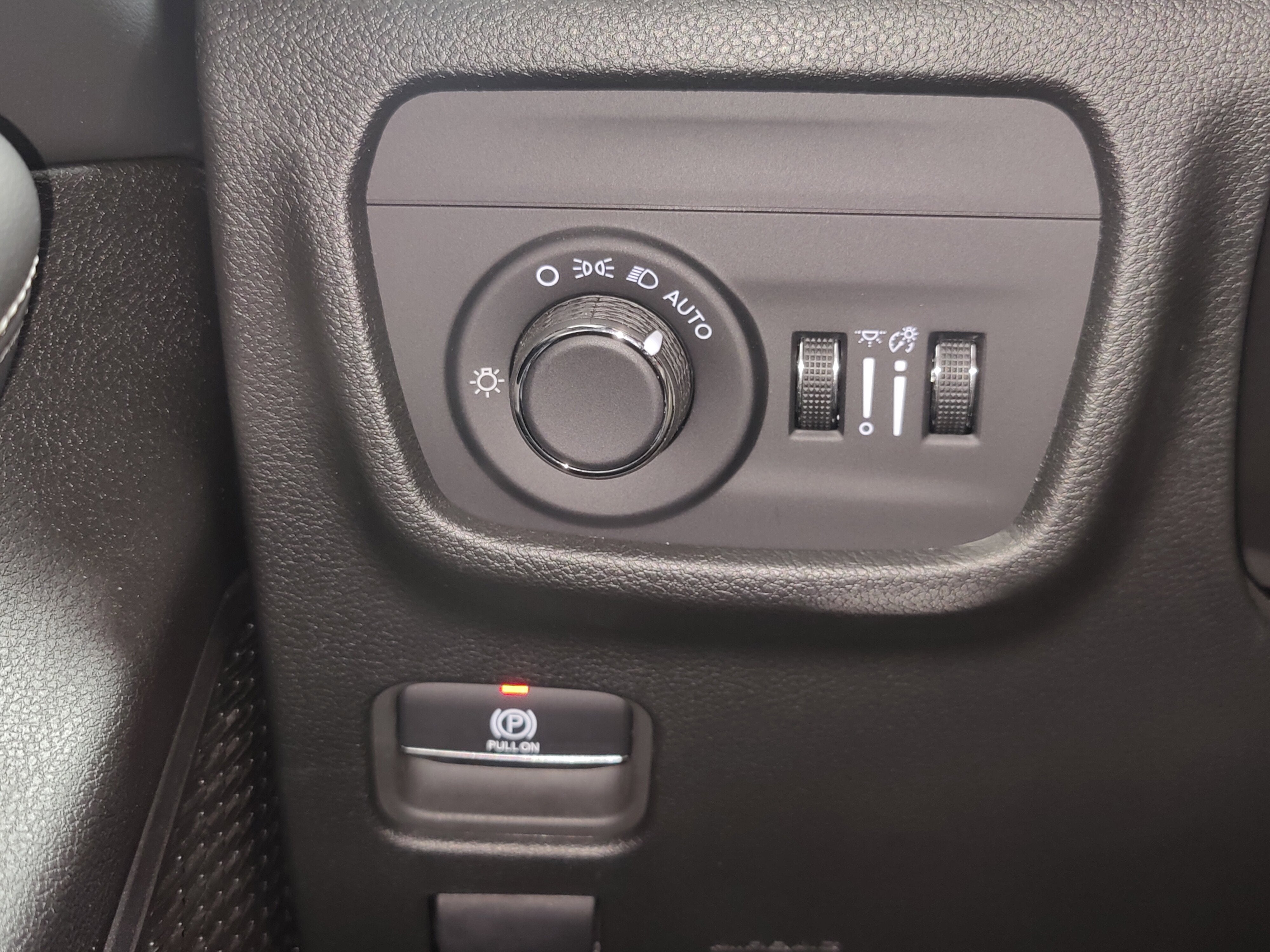 2024 Jeep Grand Cherokee Laredo Luxury Tech V6 4X4