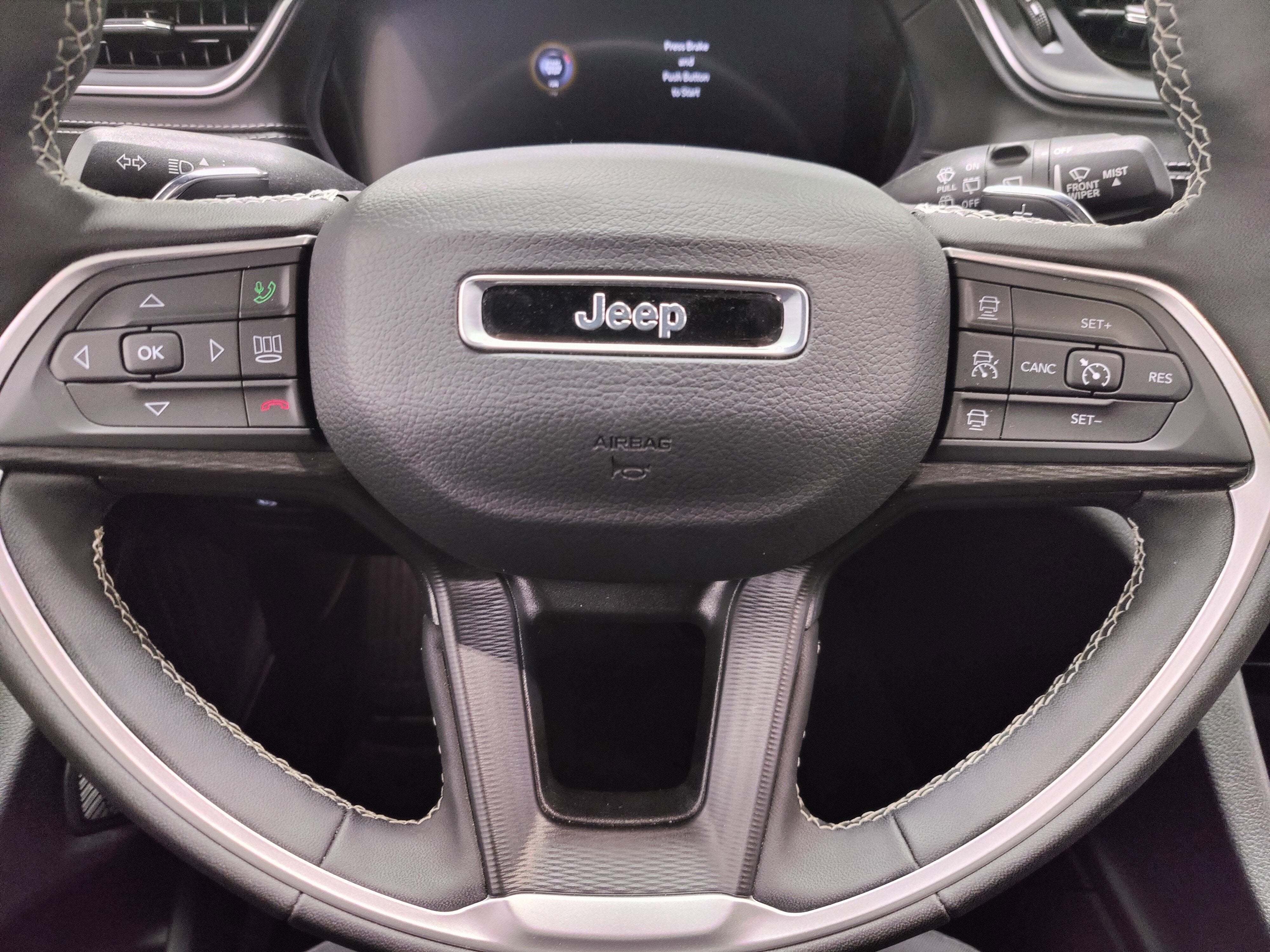 2024 Jeep Grand Cherokee Laredo Luxury Tech V6 4X4