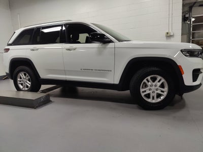 2024 Jeep Grand Cherokee Laredo Luxury Tech V6 4X4