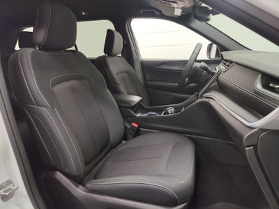 2024 Jeep Grand Cherokee Laredo Luxury Tech V6 4X4