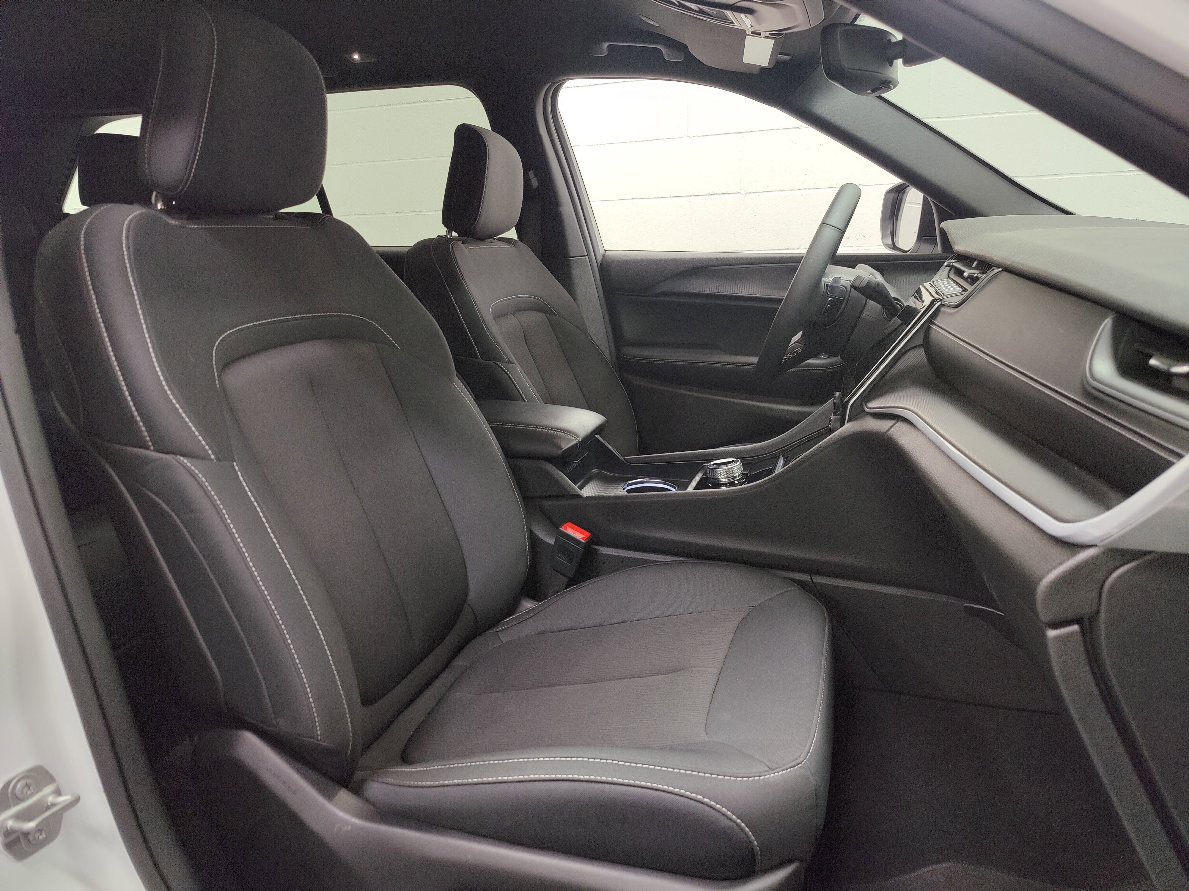 2024 Jeep Grand Cherokee Laredo Luxury Tech V6 4X4