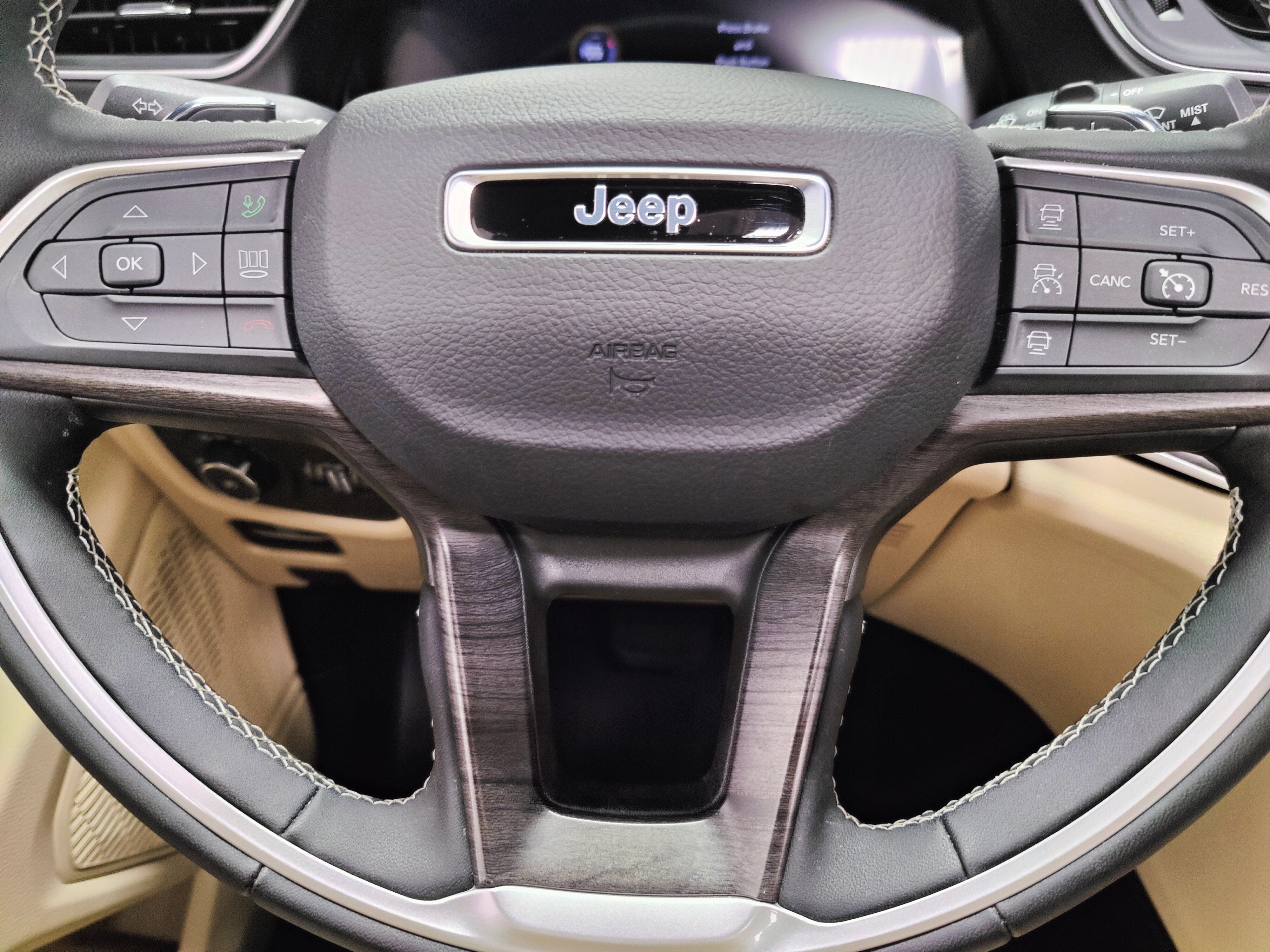 2025 Jeep Grand Cherokee Limited 4X4 w/Luxury Tech II