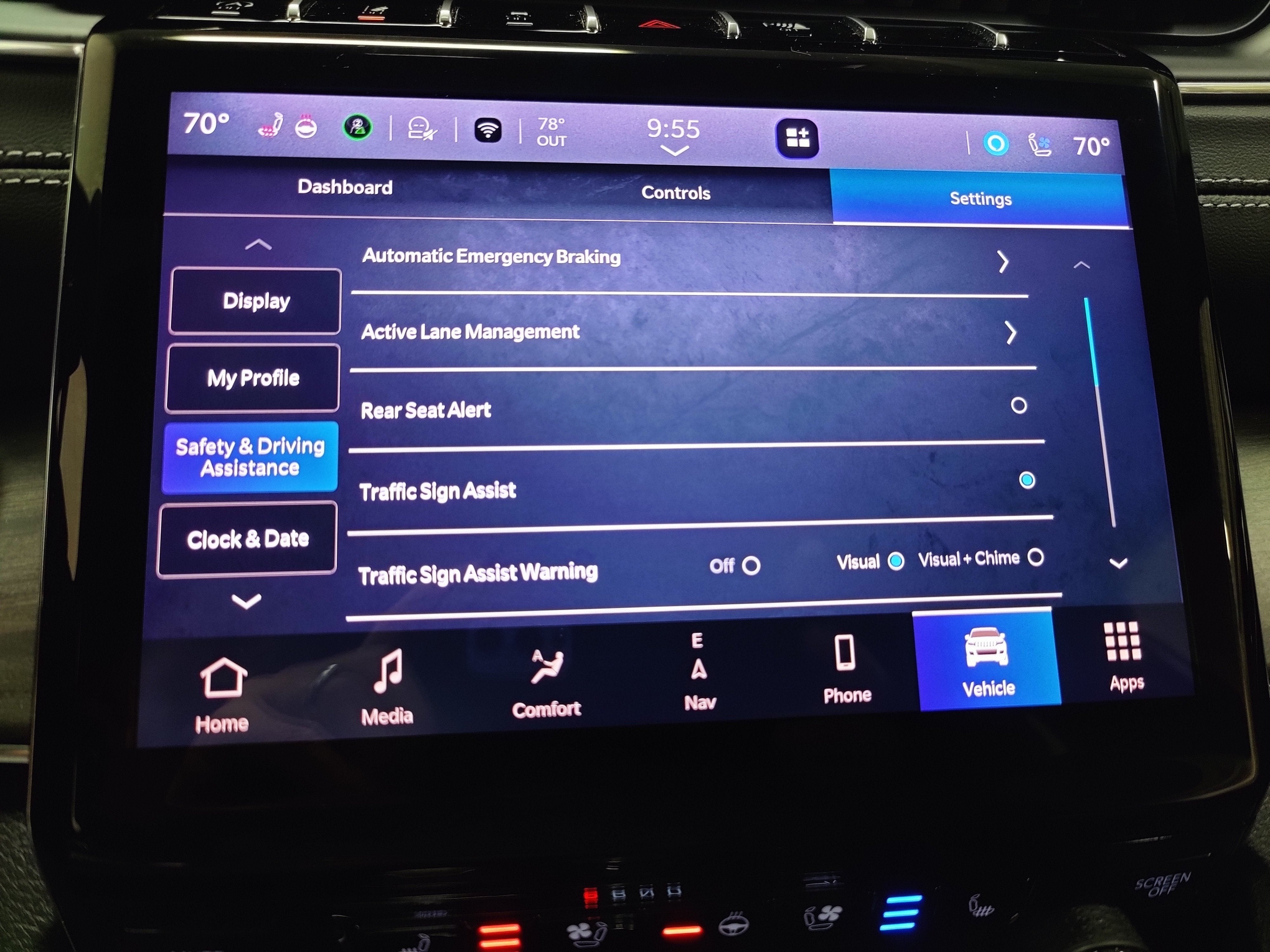 2025 Jeep Grand Cherokee Overland 4x4 w/Sunroof & Nav
