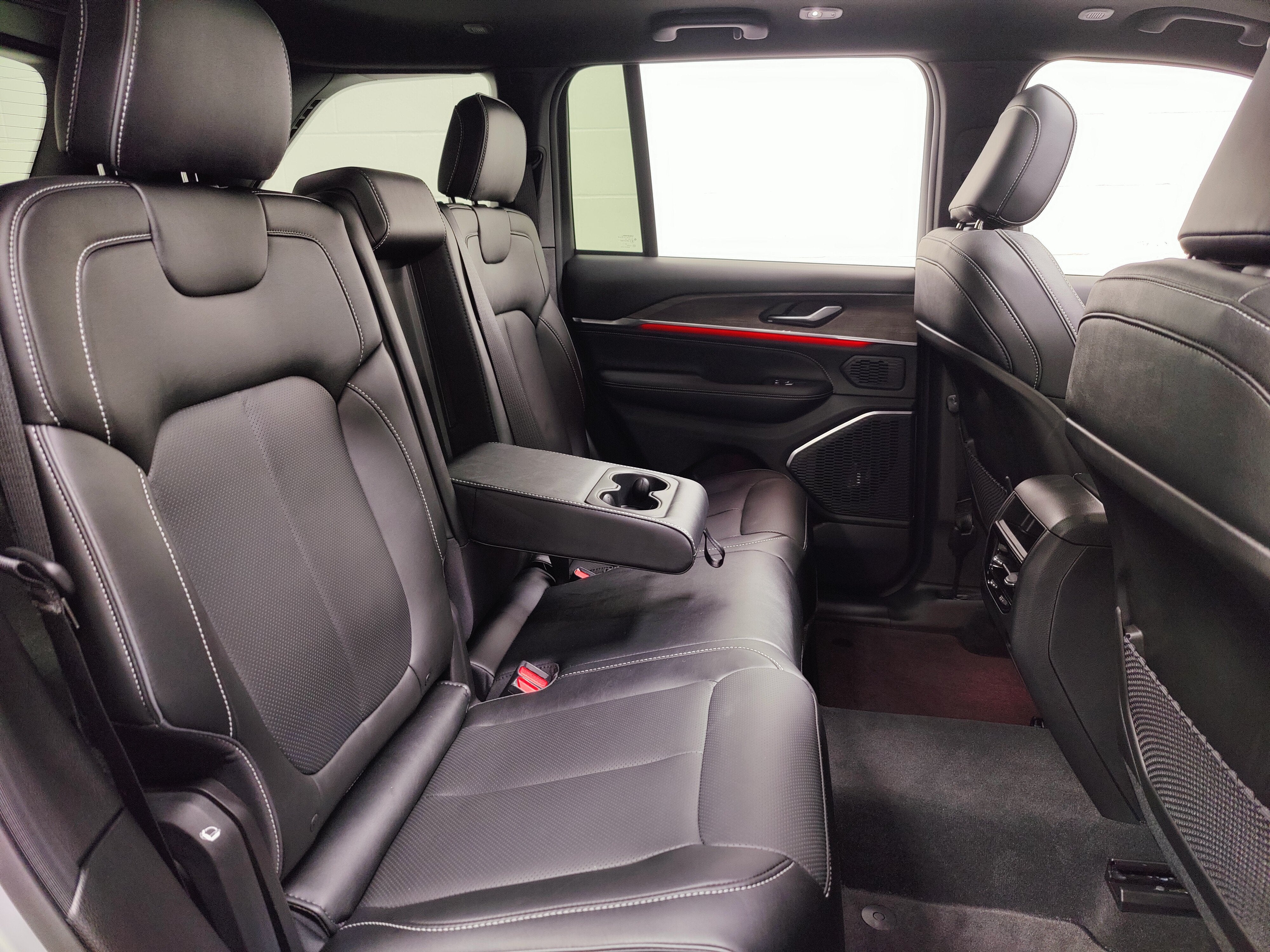 2025 Jeep Grand Cherokee Overland 4x4 w/Sunroof & Nav