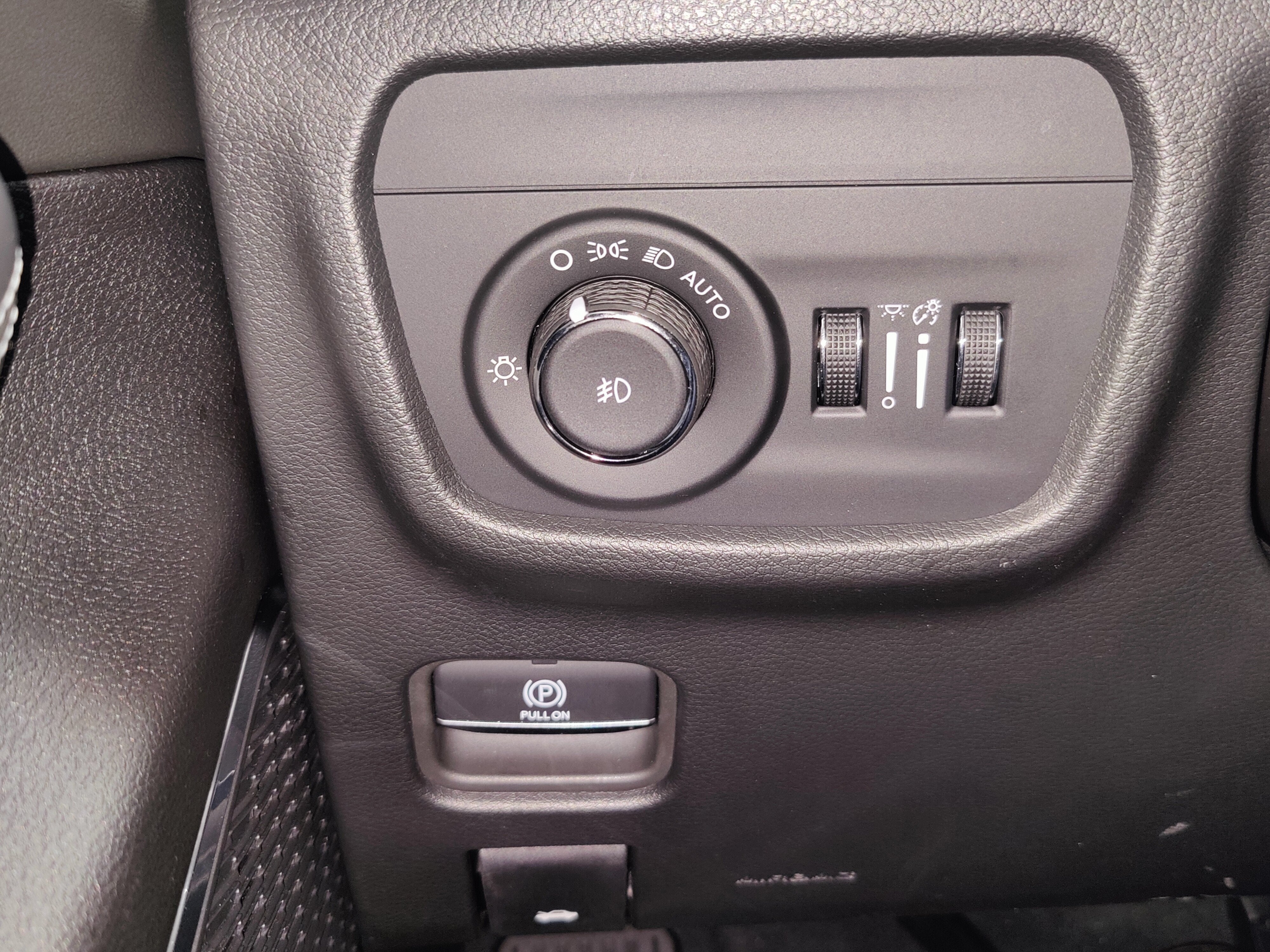 2025 Jeep Grand Cherokee Overland 4x4 w/Sunroof & Nav