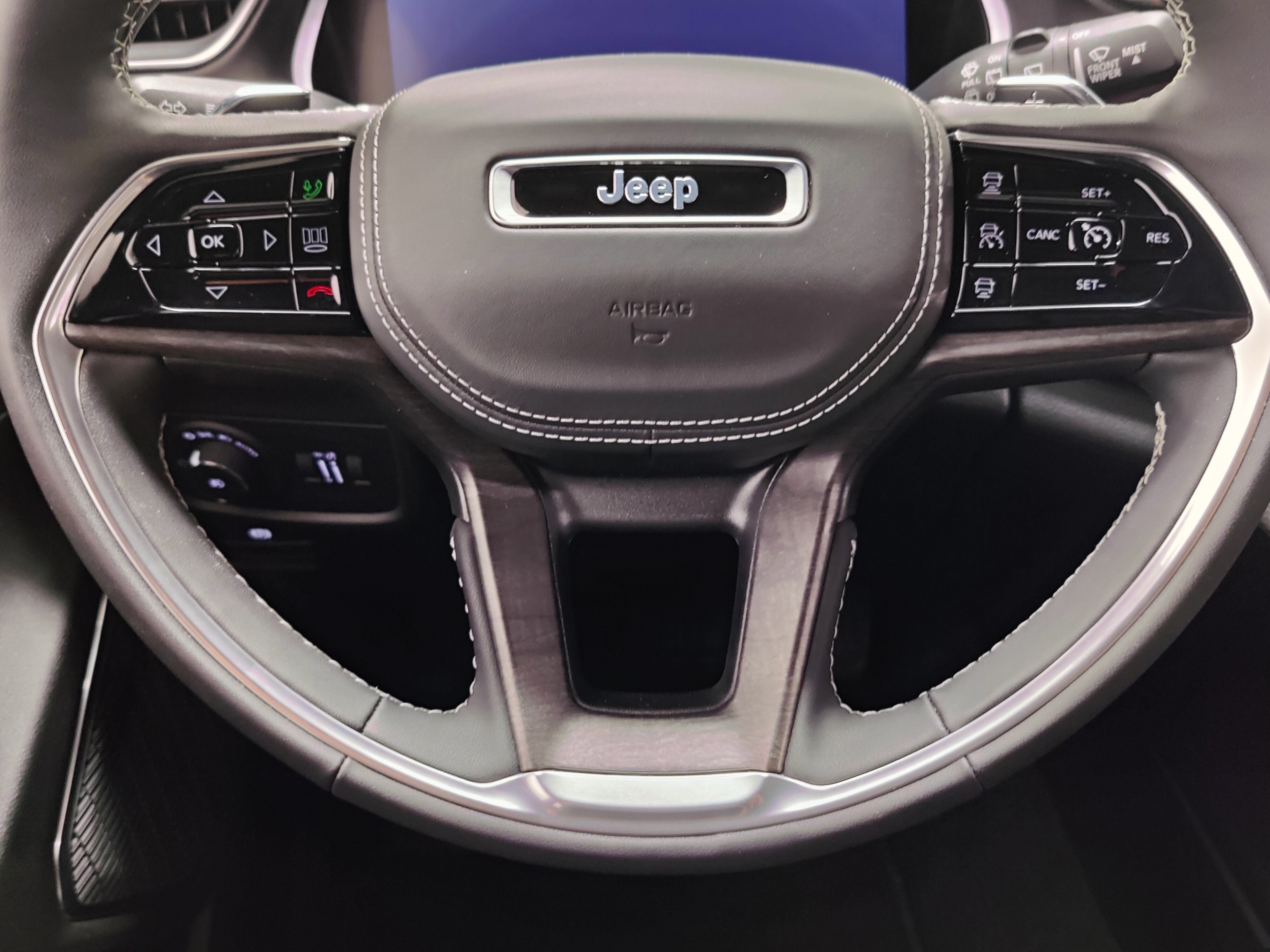 2025 Jeep Grand Cherokee Overland 4x4 w/Sunroof & Nav