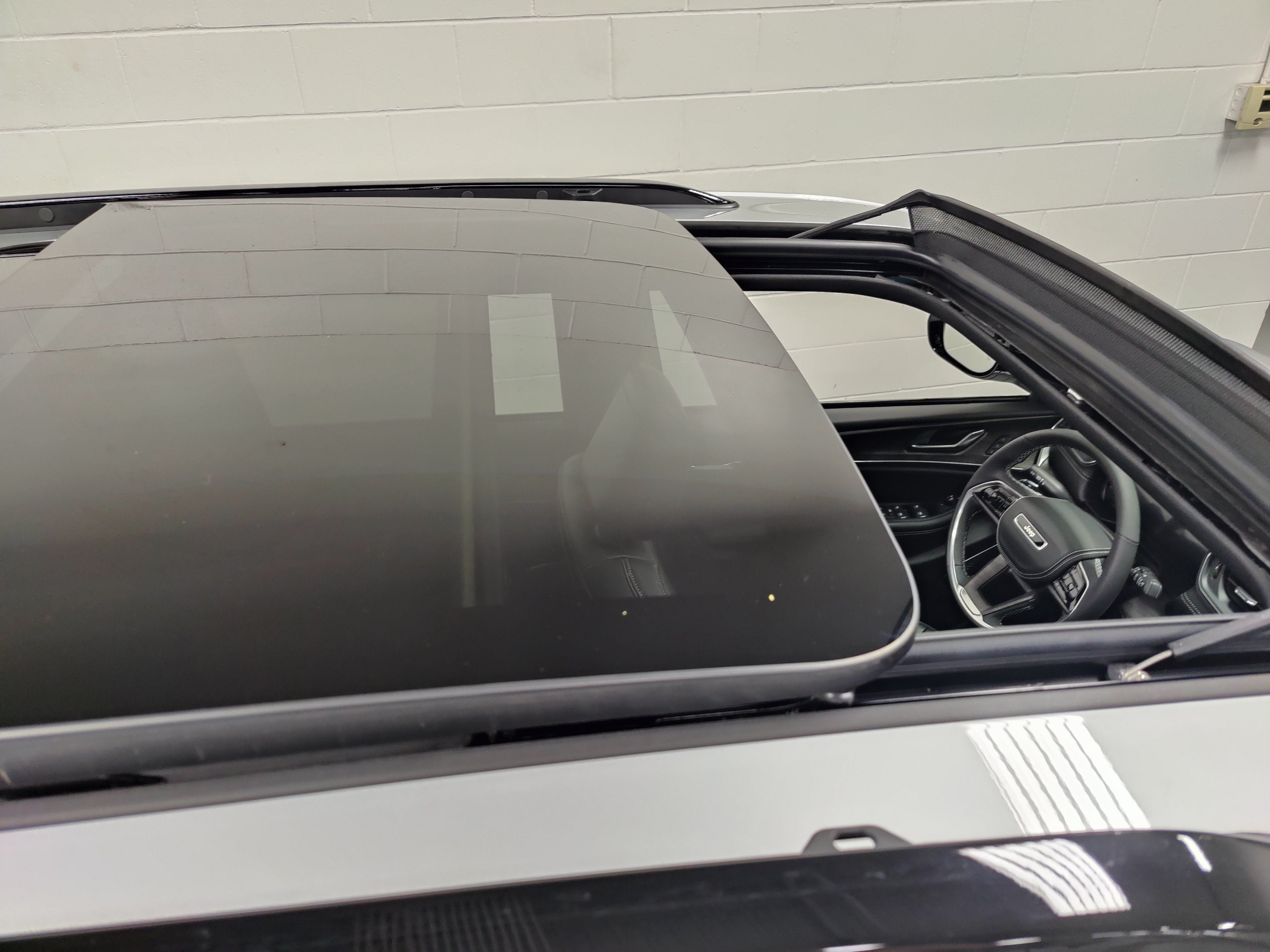 2025 Jeep Grand Cherokee Overland 4x4 w/Sunroof & Nav
