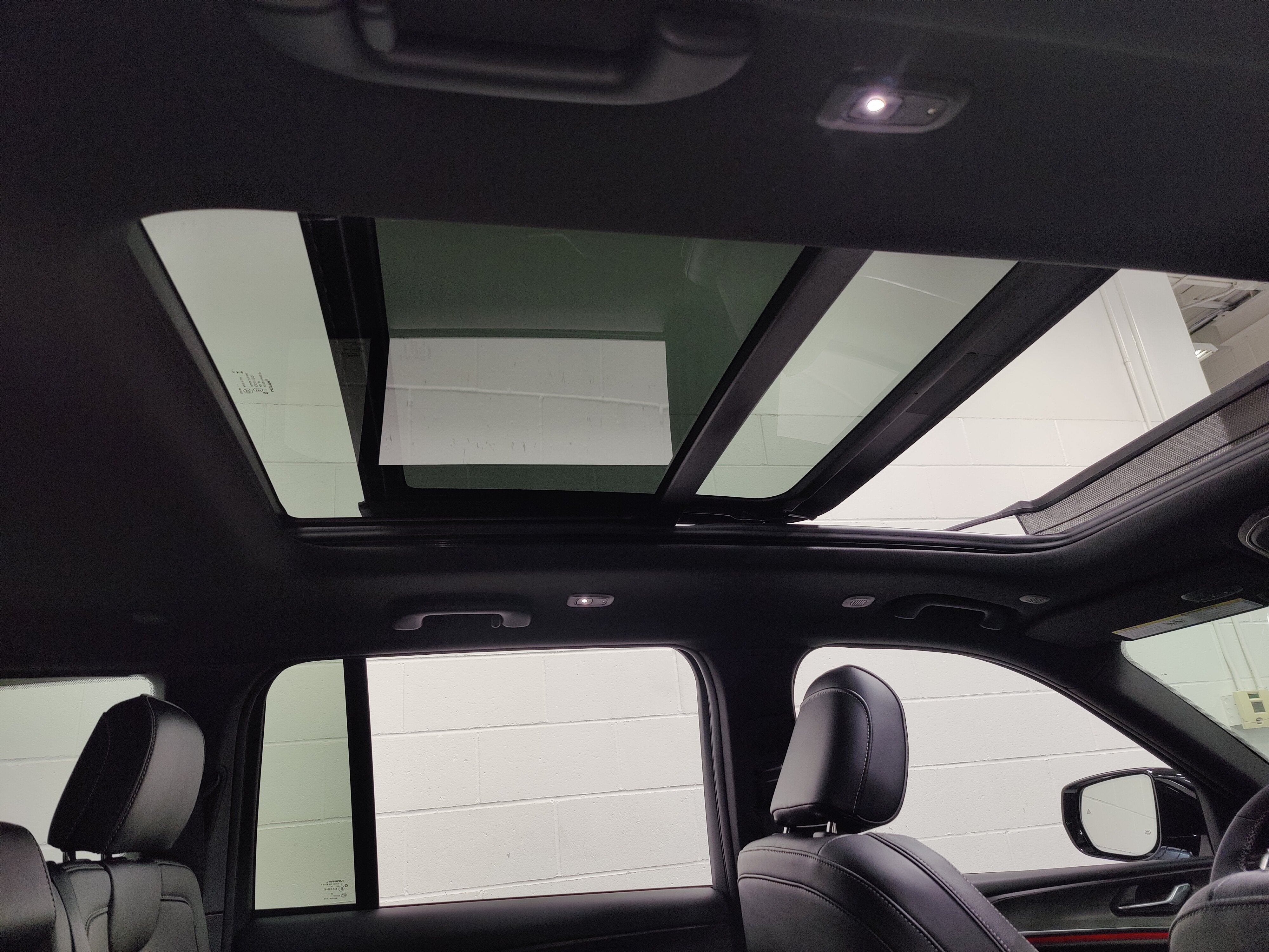 2025 Jeep Grand Cherokee Overland 4x4 w/Sunroof & Nav