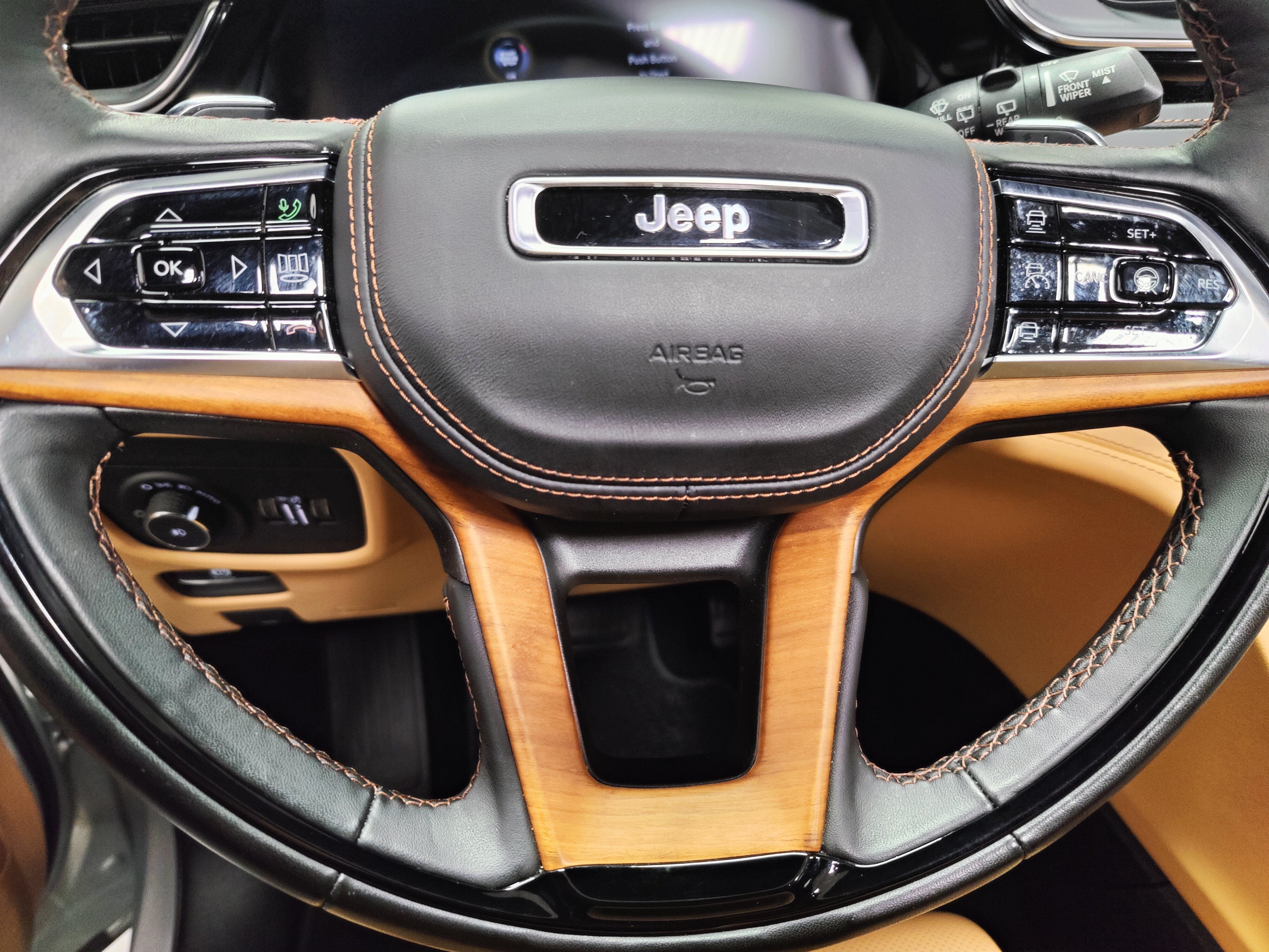 2024 Jeep Grand Cherokee Summit Reserve 4x4 w/ Pro Tech IV