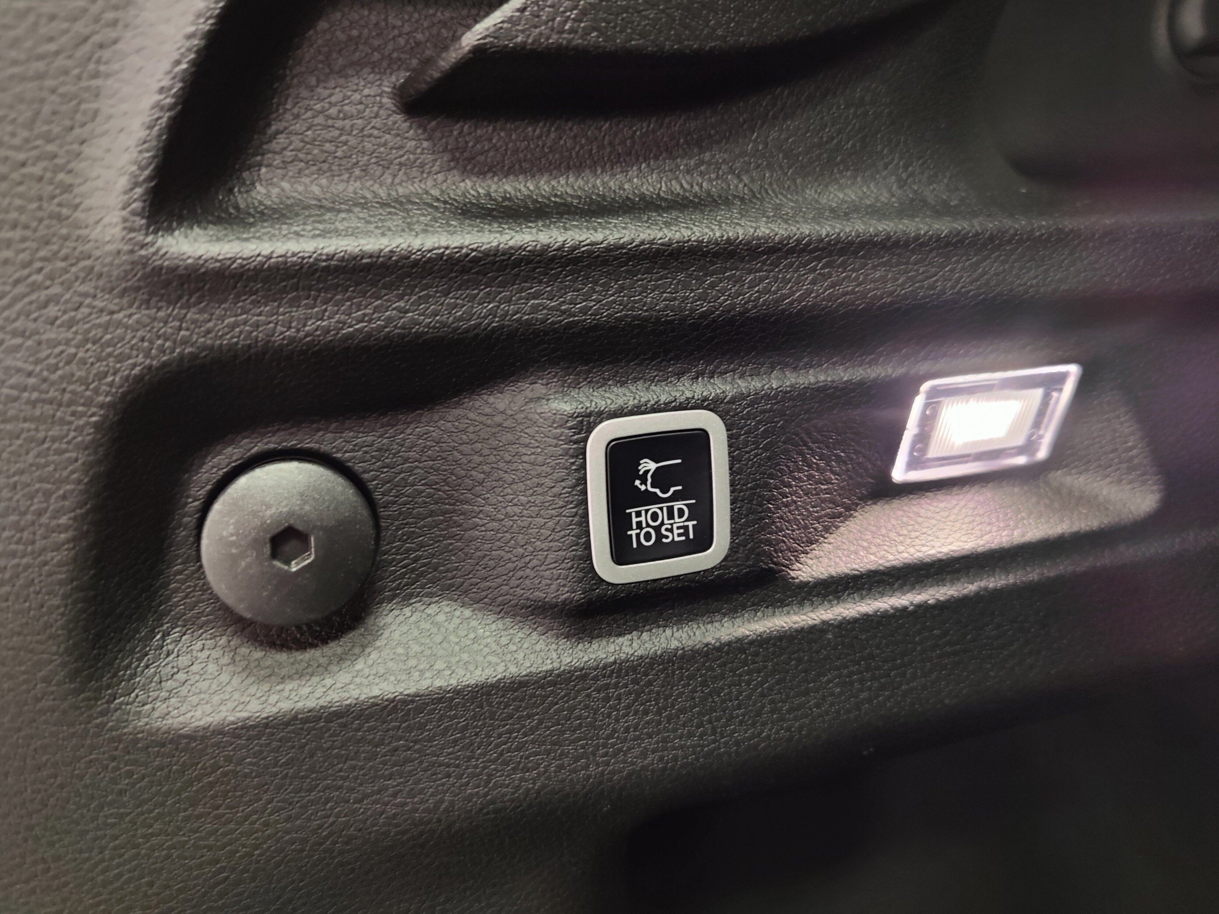 2025 Jeep Grand Cherokee L Laredo V6 4x4 w/Luxury Tech