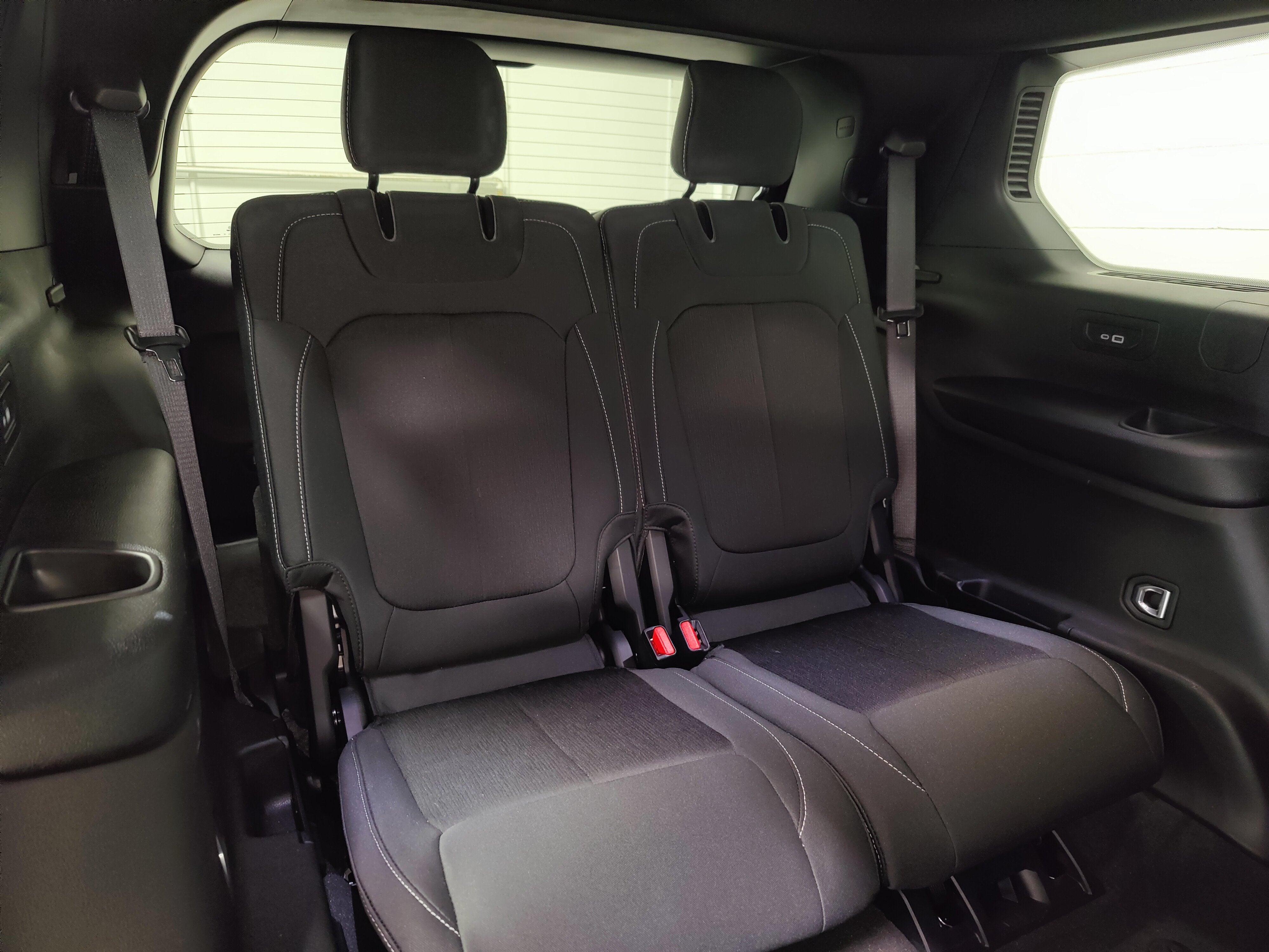 2025 Jeep Grand Cherokee L Laredo V6 4x4 w/Luxury Tech