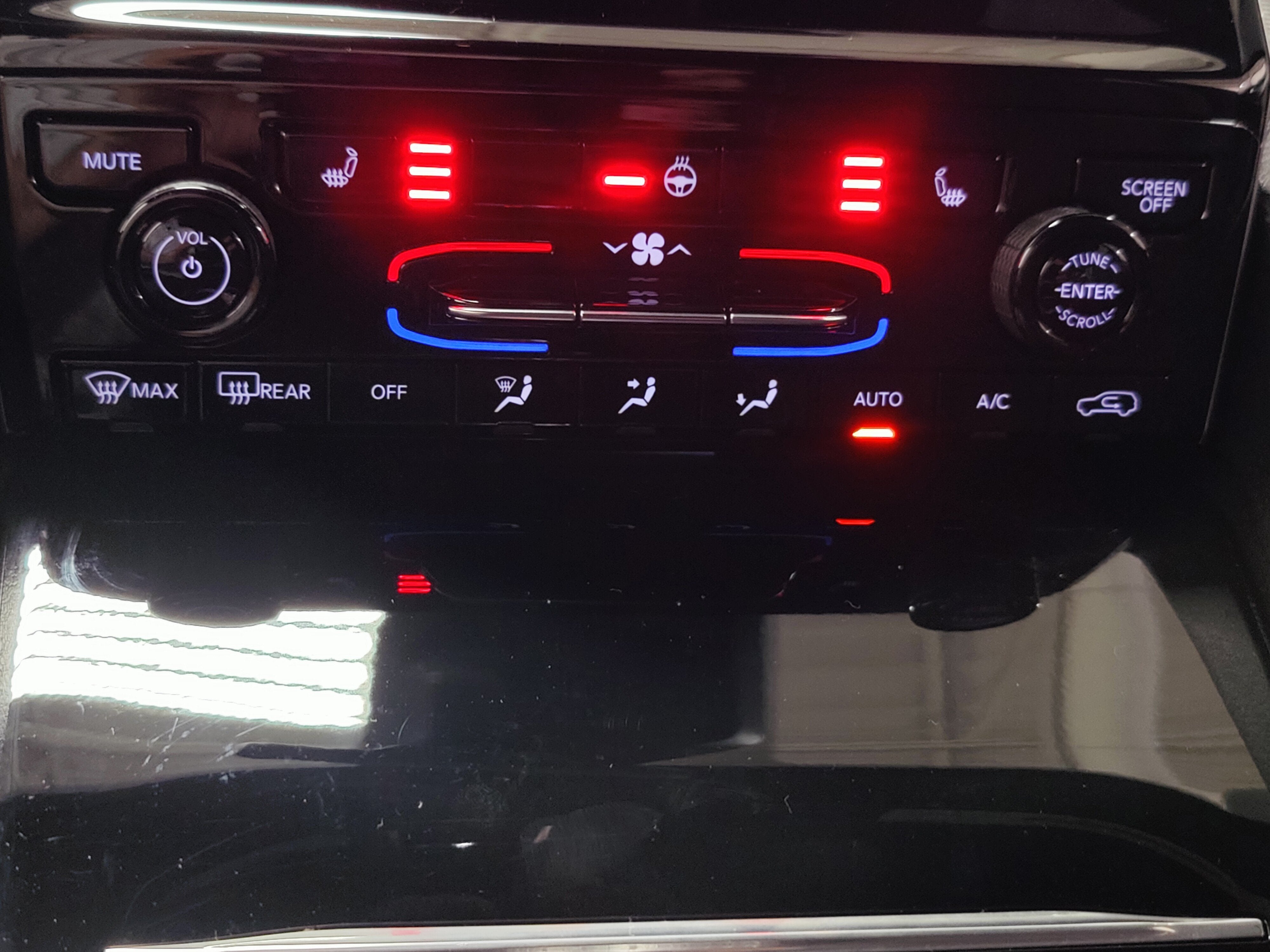 2025 Jeep Grand Cherokee L Laredo V6 4x4 w/Luxury Tech