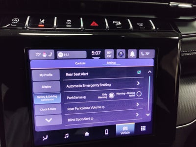 2025 Jeep Grand Cherokee L Laredo V6 4x4 w/Luxury Tech
