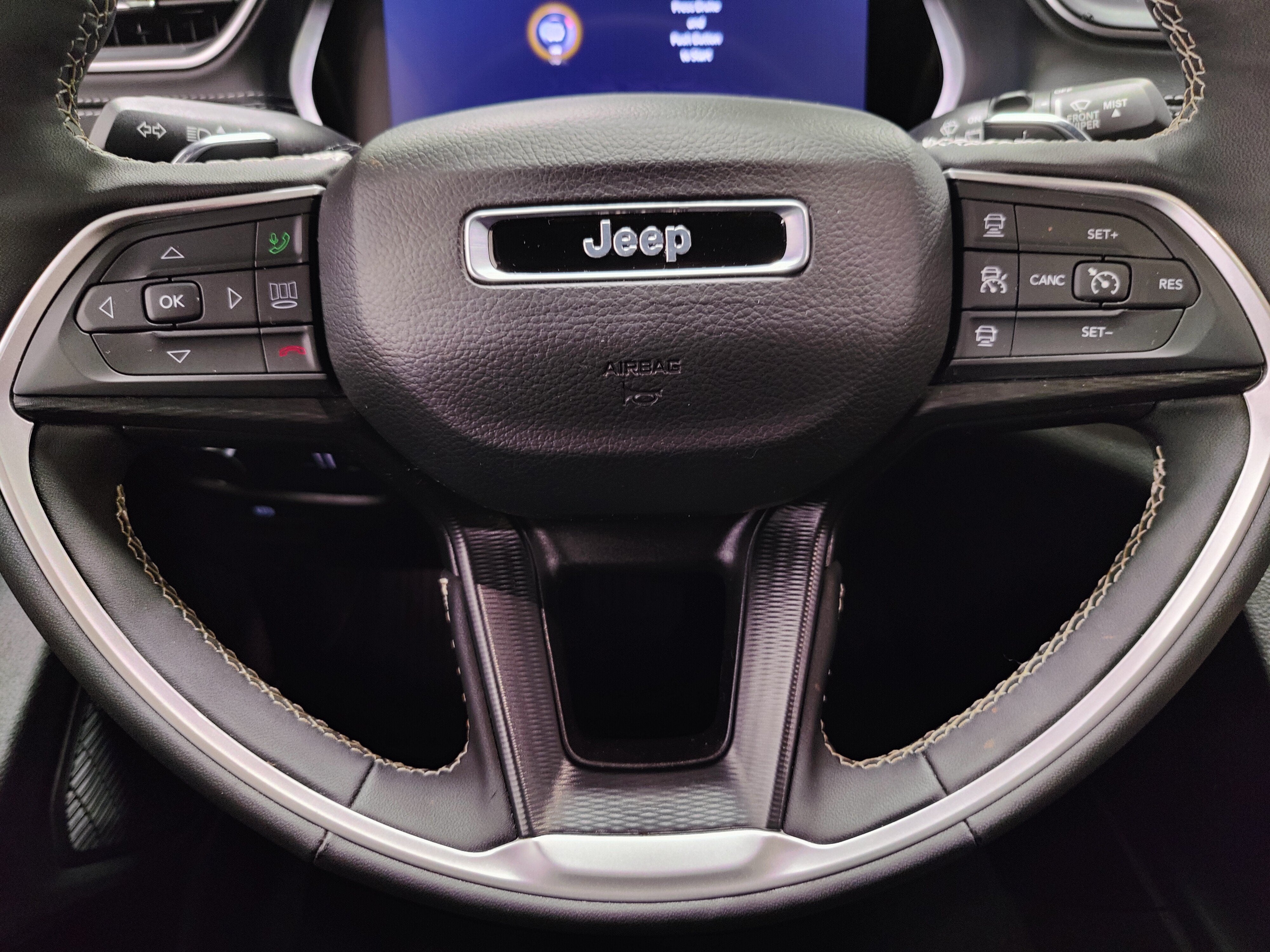 2025 Jeep Grand Cherokee L Laredo V6 4x4 w/Luxury Tech