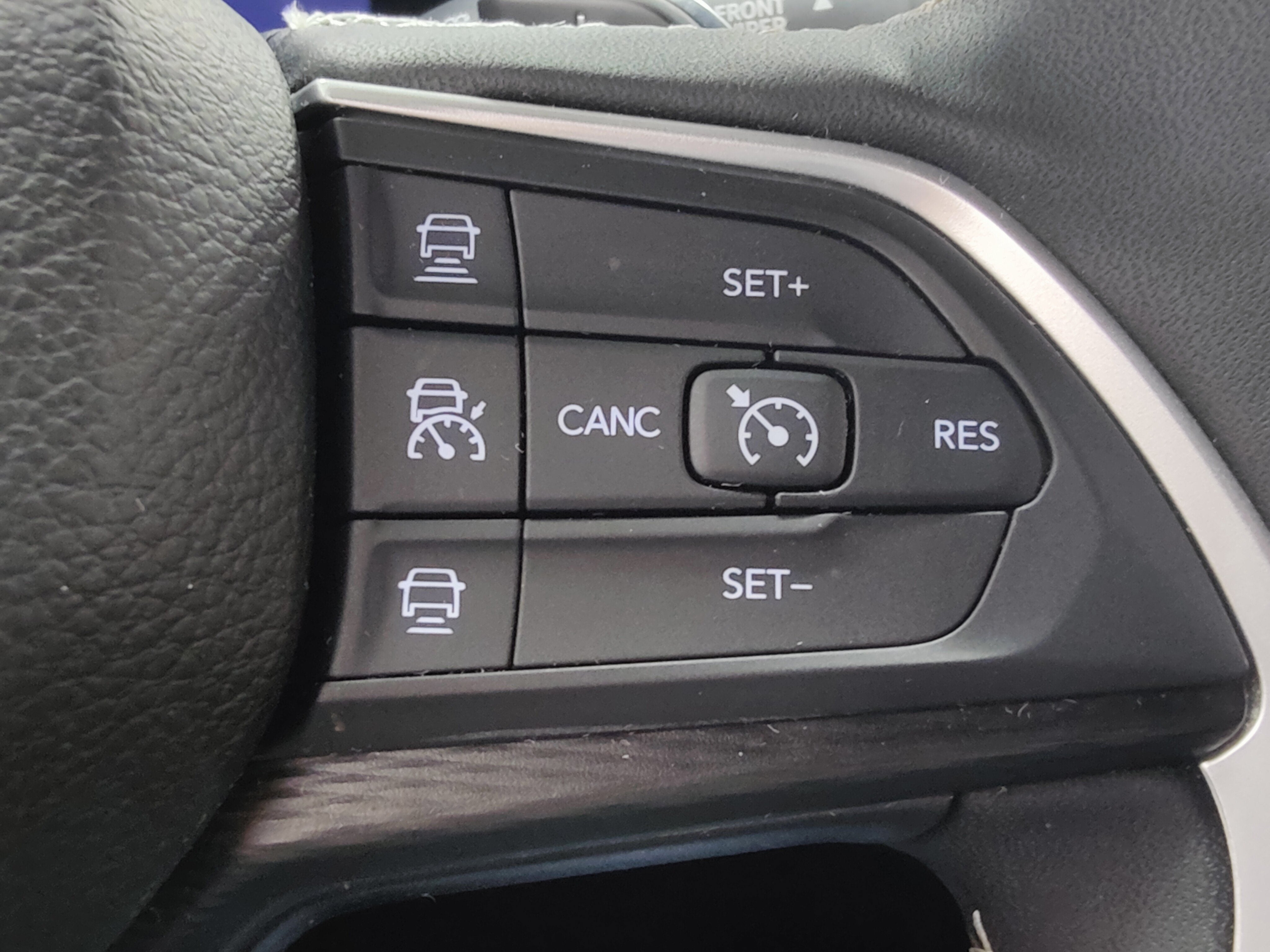 2025 Jeep Grand Cherokee L Laredo V6 4x4 w/Luxury Tech