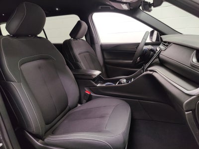 2025 Jeep Grand Cherokee L Laredo V6 4x4 w/Luxury Tech