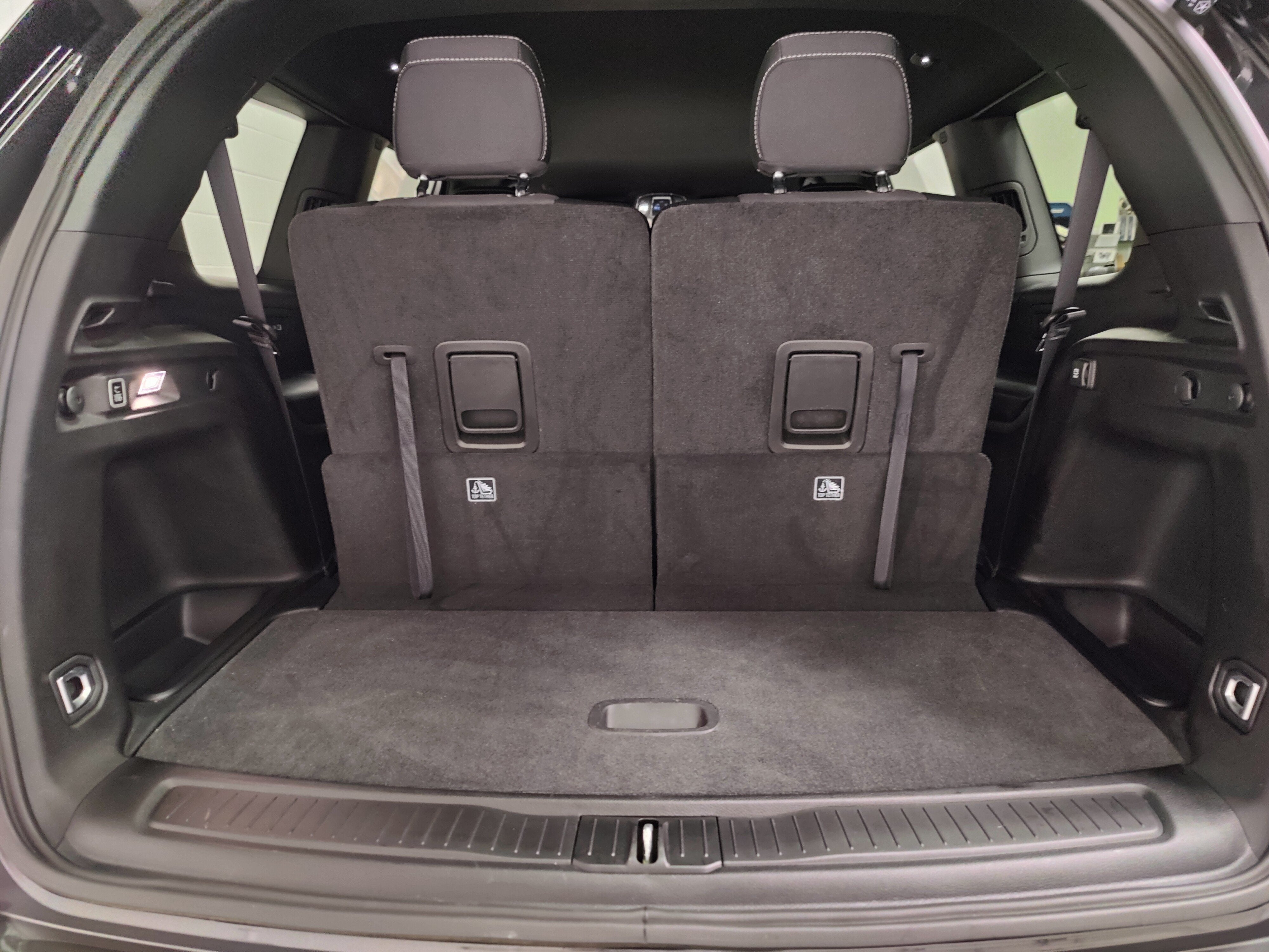 2025 Jeep Grand Cherokee L Laredo V6 4x4 w/Luxury Tech