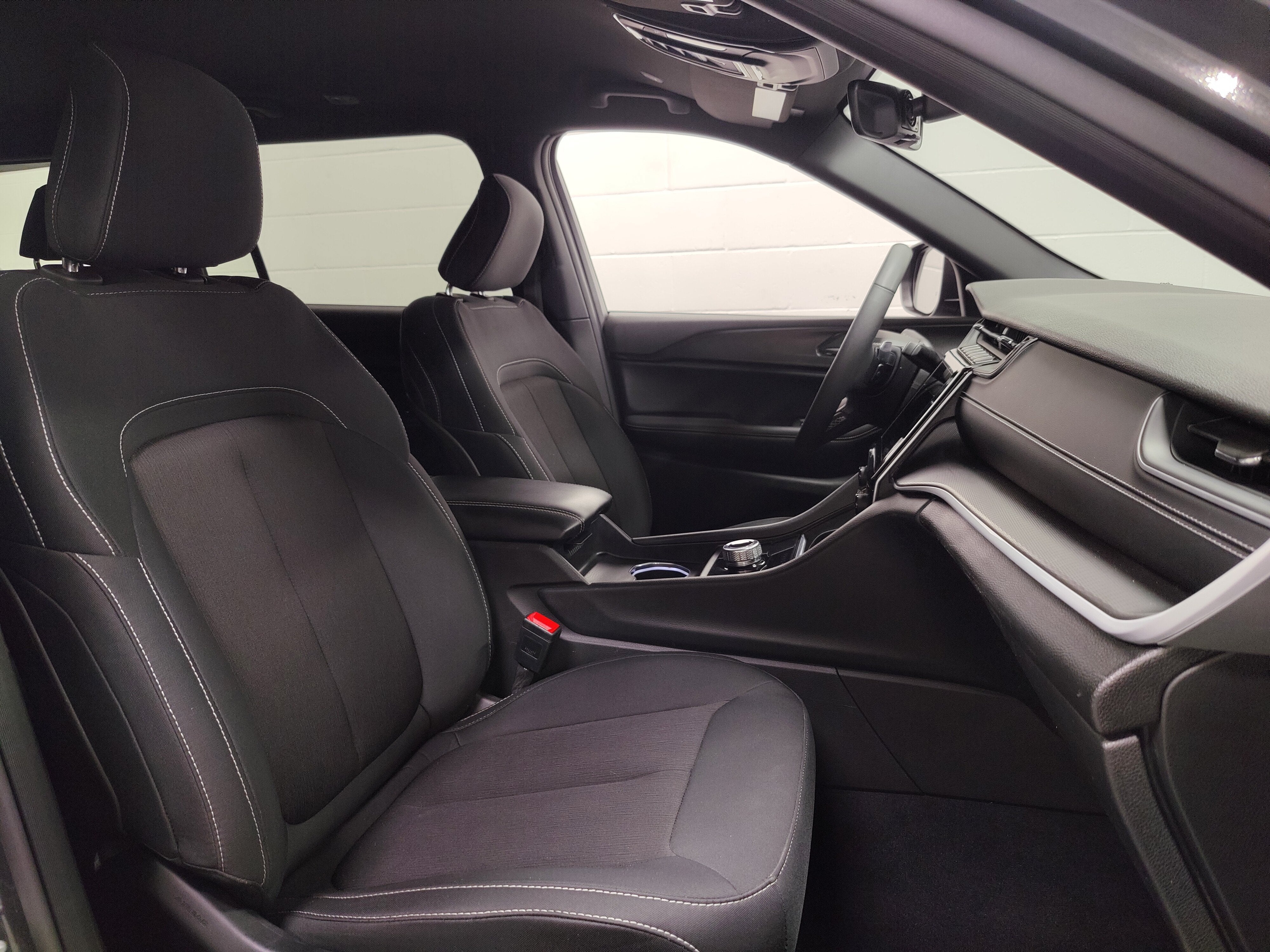 2025 Jeep Grand Cherokee L V6 Laredo 4X4 w/Luxury Tech & Tow Pkg