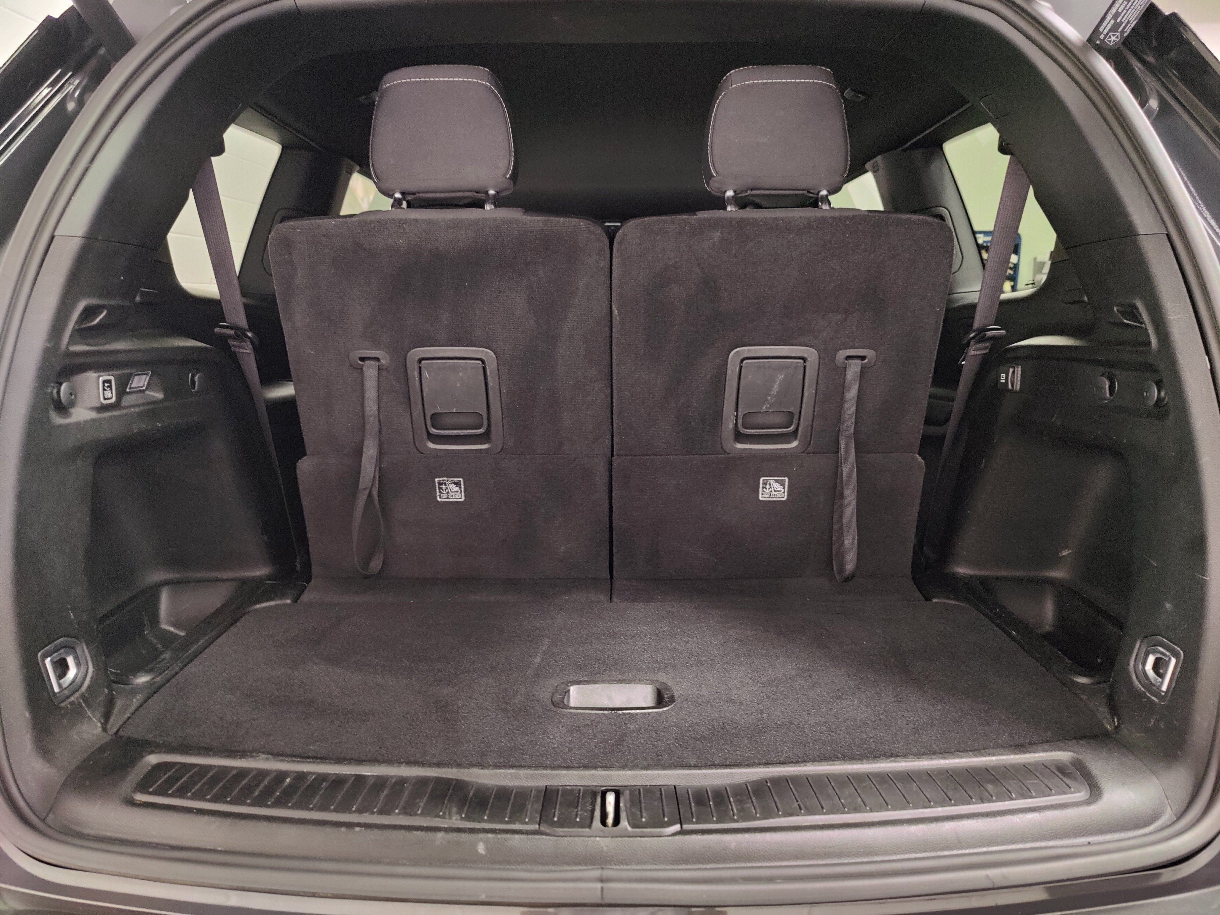 2025 Jeep Grand Cherokee L V6 Laredo 4X4 w/Luxury Tech & Tow Pkg