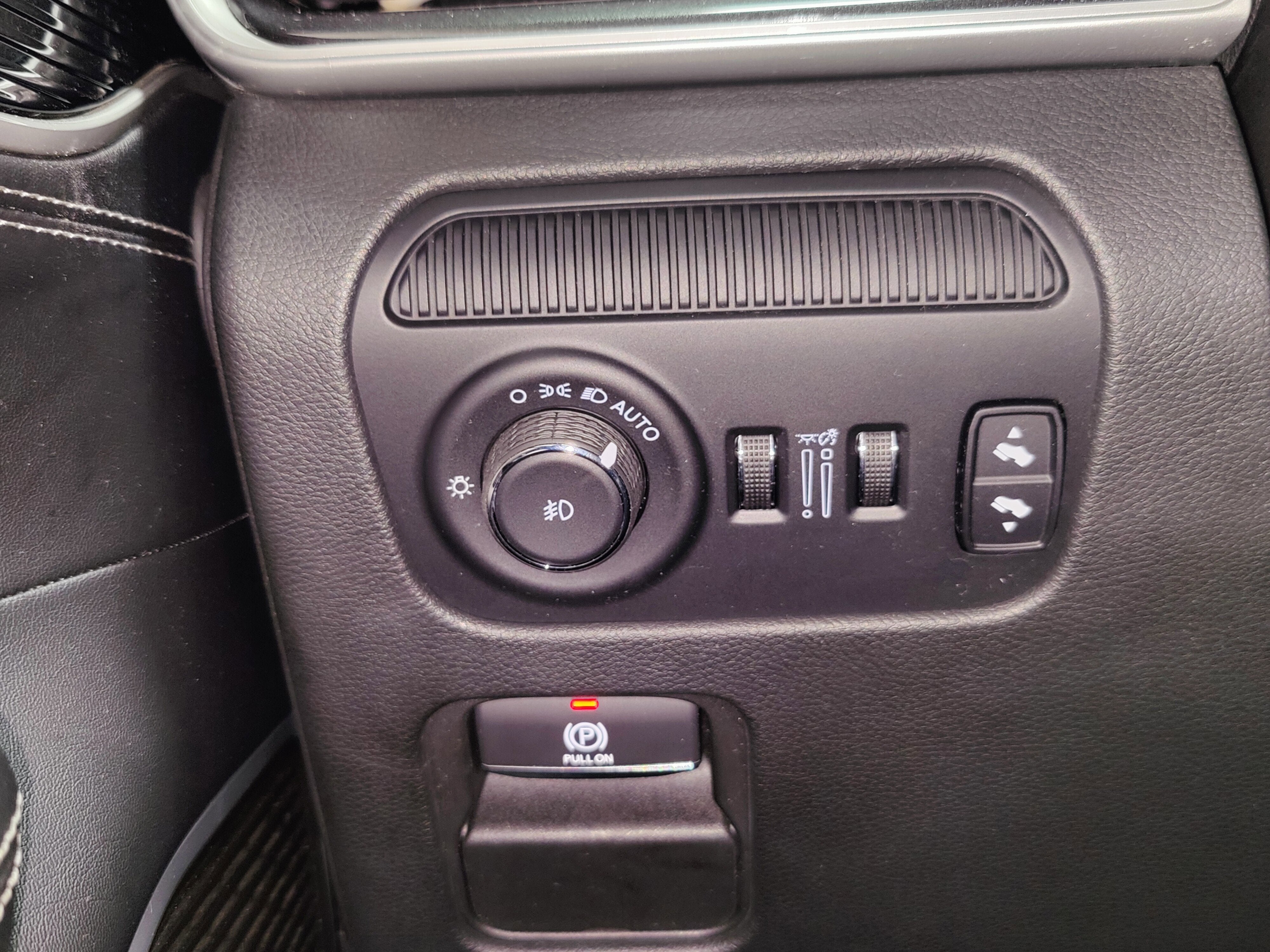 2023 Jeep Wagoneer 5.7L V6 4X4 w/Sunroof & Nav