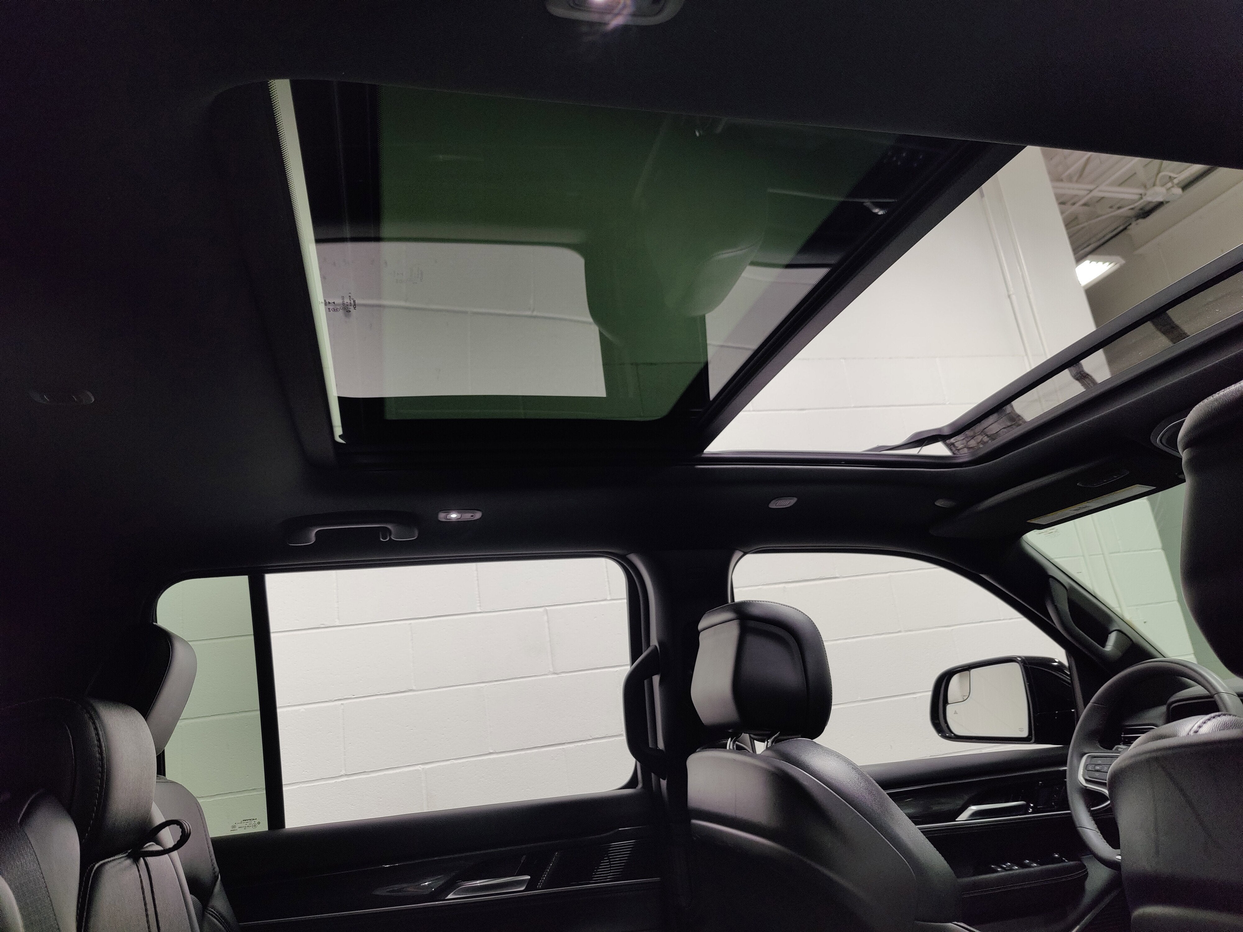 2023 Jeep Wagoneer 5.7L V6 4X4 w/Sunroof & Nav