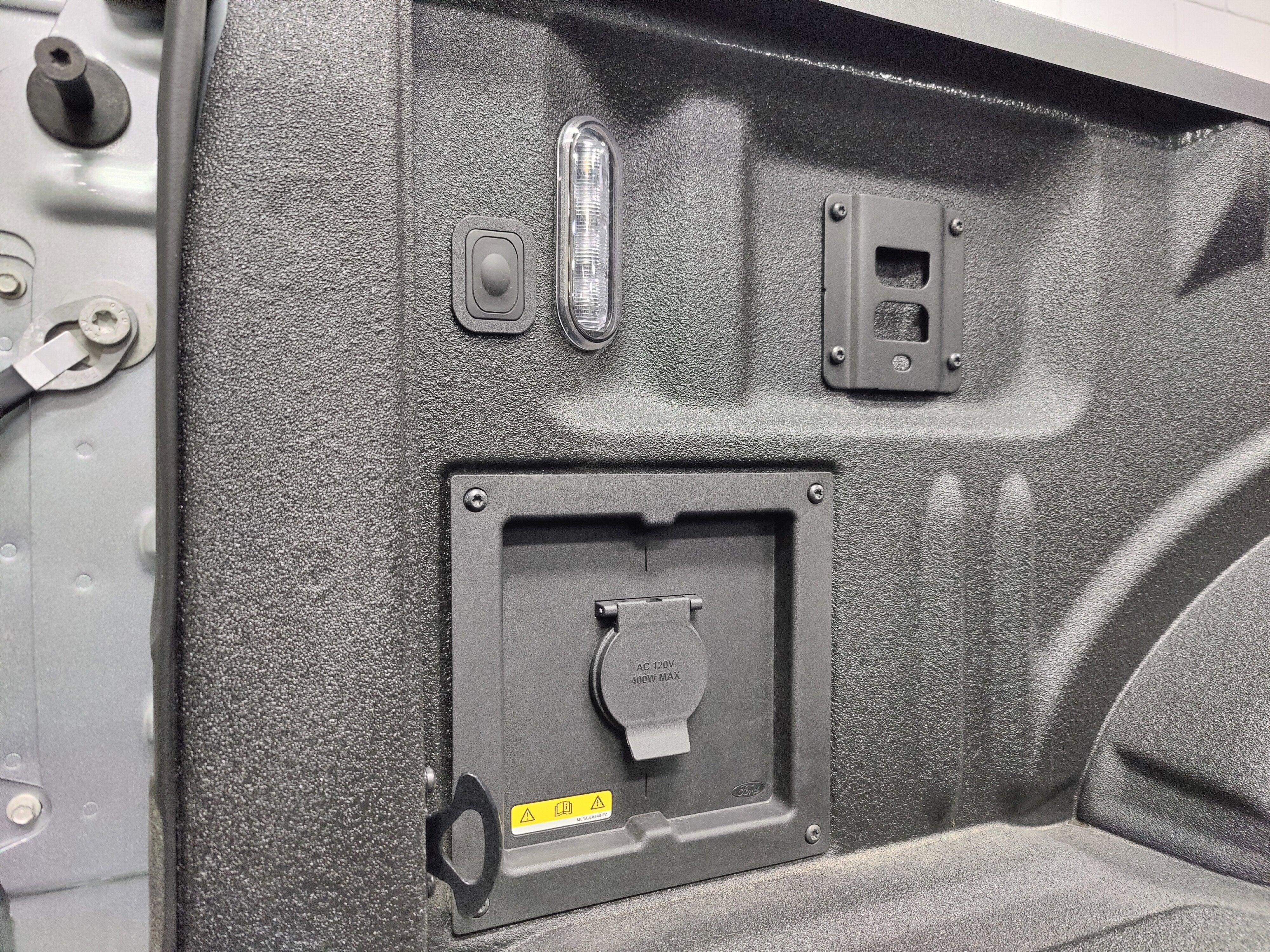 2025 Ford F-150 XLT Black SuperCrew 4x4 w/Sunroof/Nav