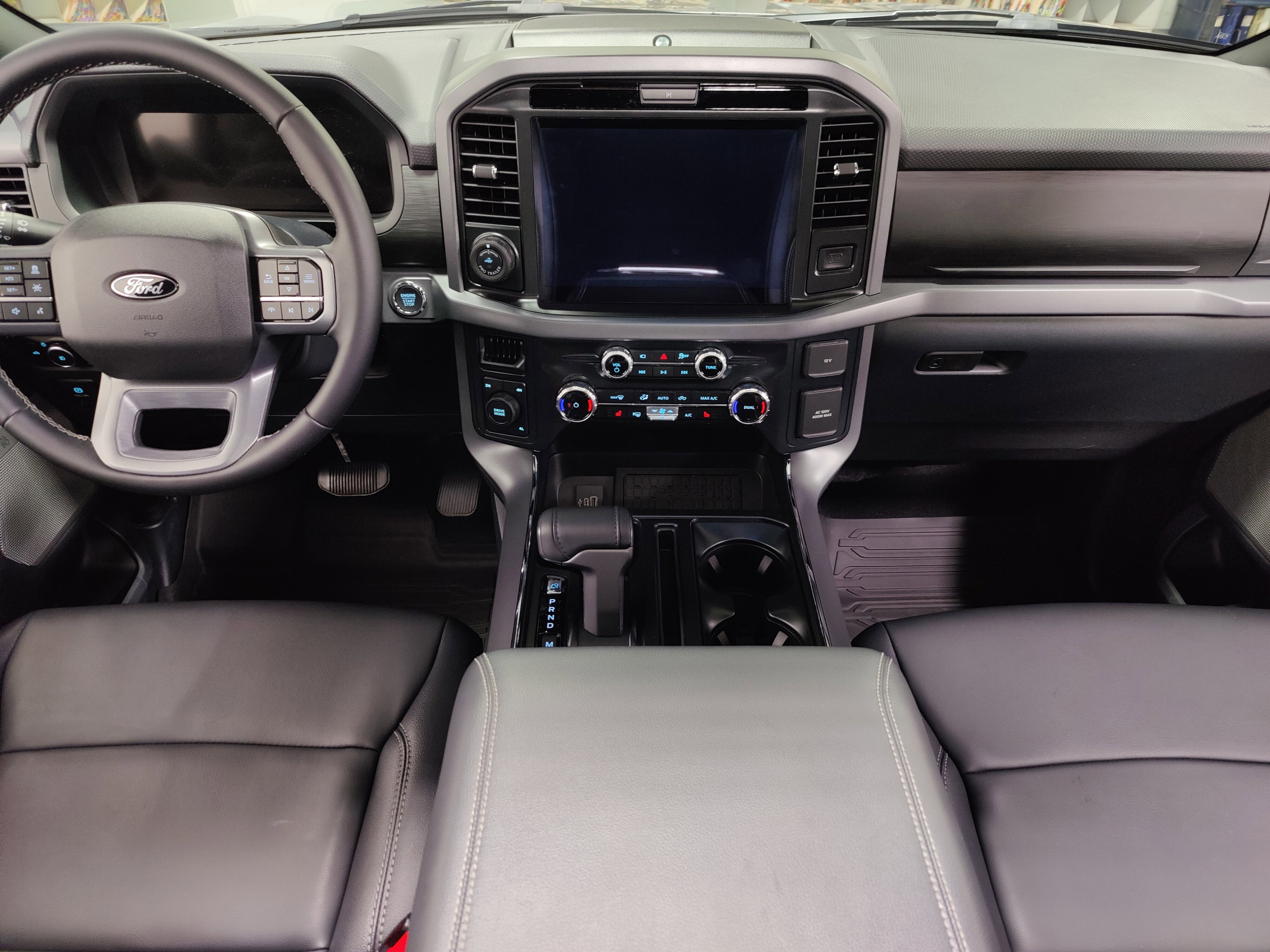 2025 Ford F-150 XLT Black SuperCrew 4x4 w/Sunroof/Nav