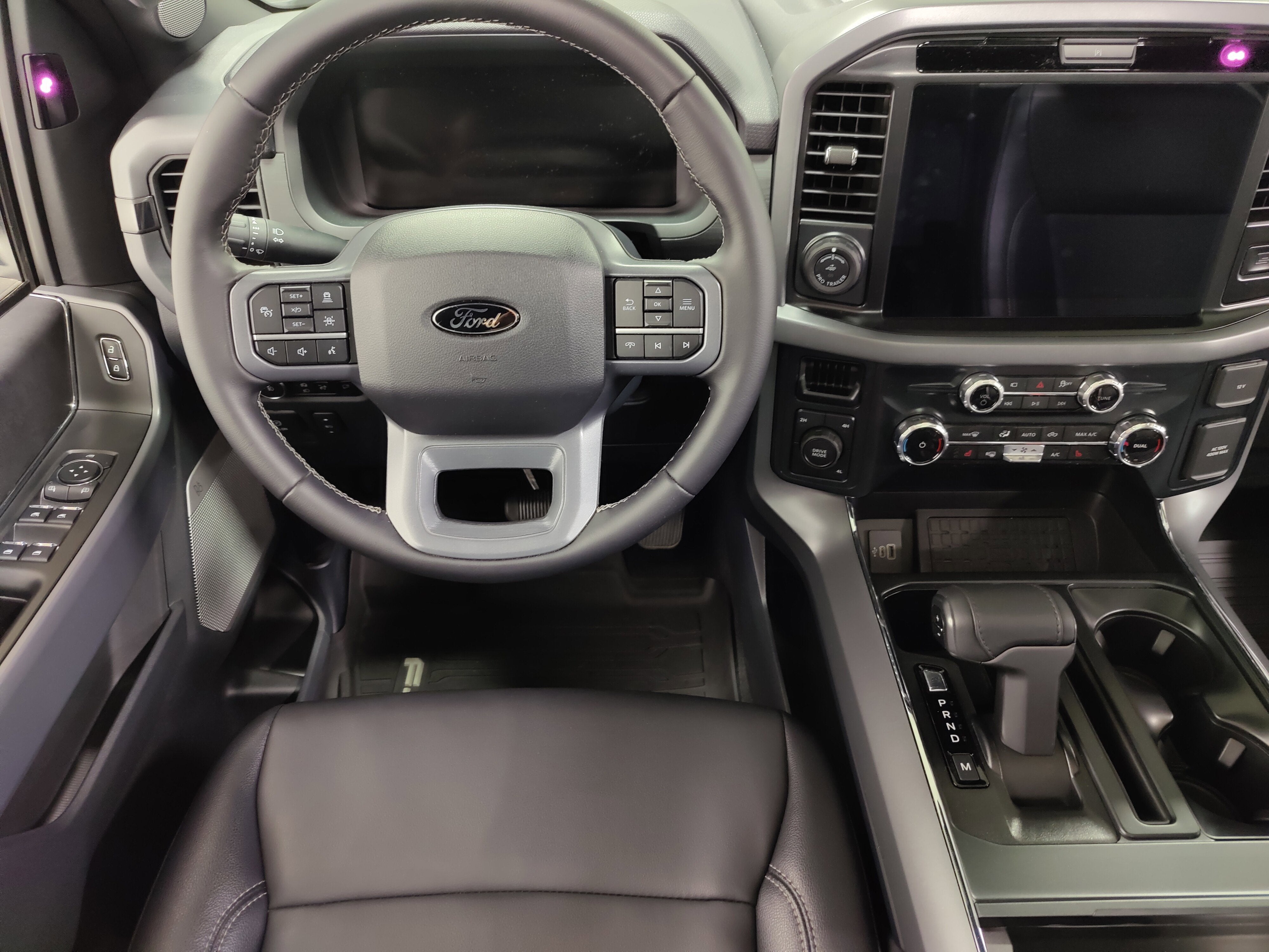 2025 Ford F-150 XLT Black SuperCrew 4x4 w/Sunroof/Nav