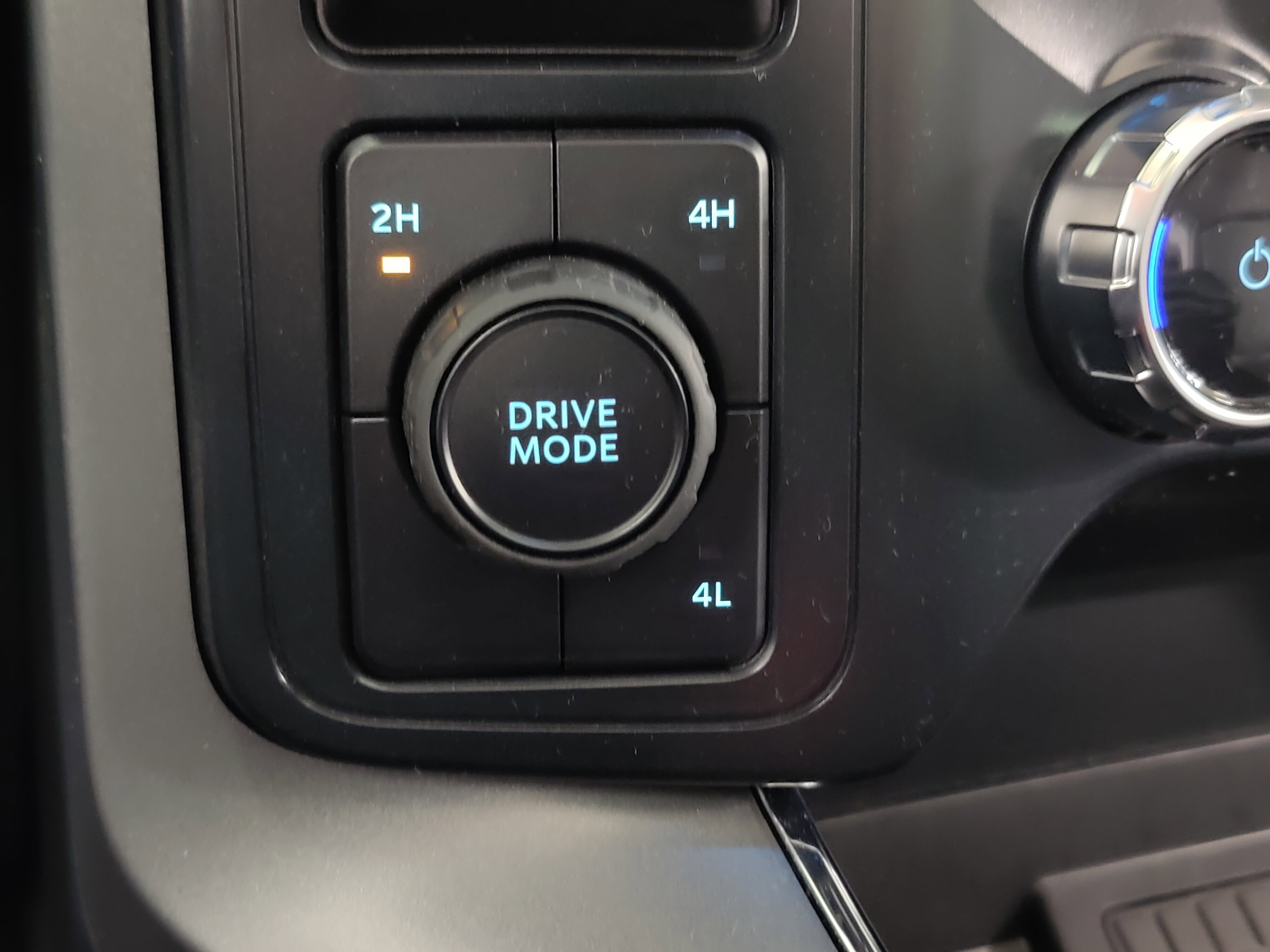 2025 Ford F-150 XLT Black SuperCrew 4x4 w/Sunroof/Nav