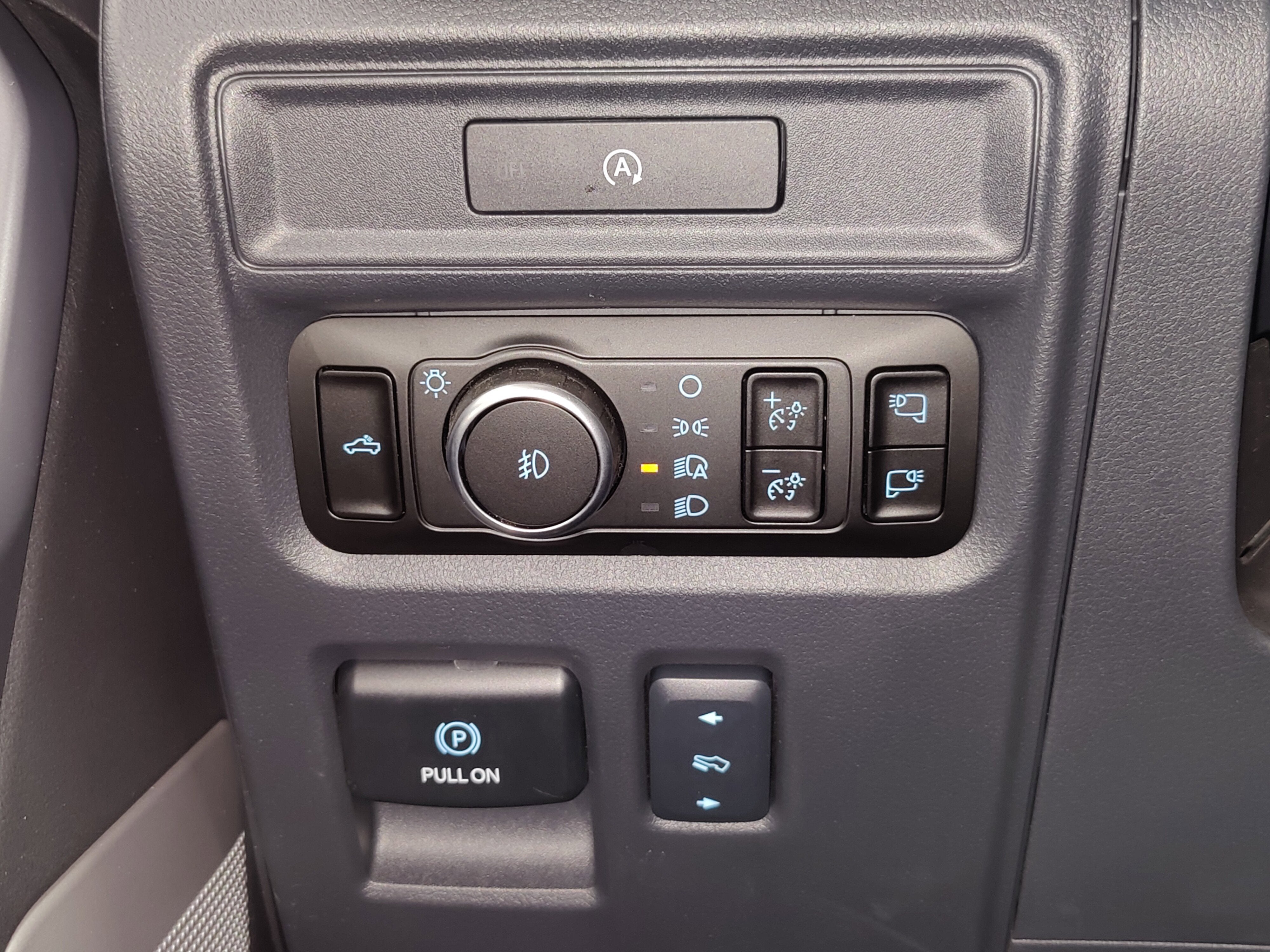 2025 Ford F-150 XLT Black SuperCrew 4x4 w/Sunroof/Nav