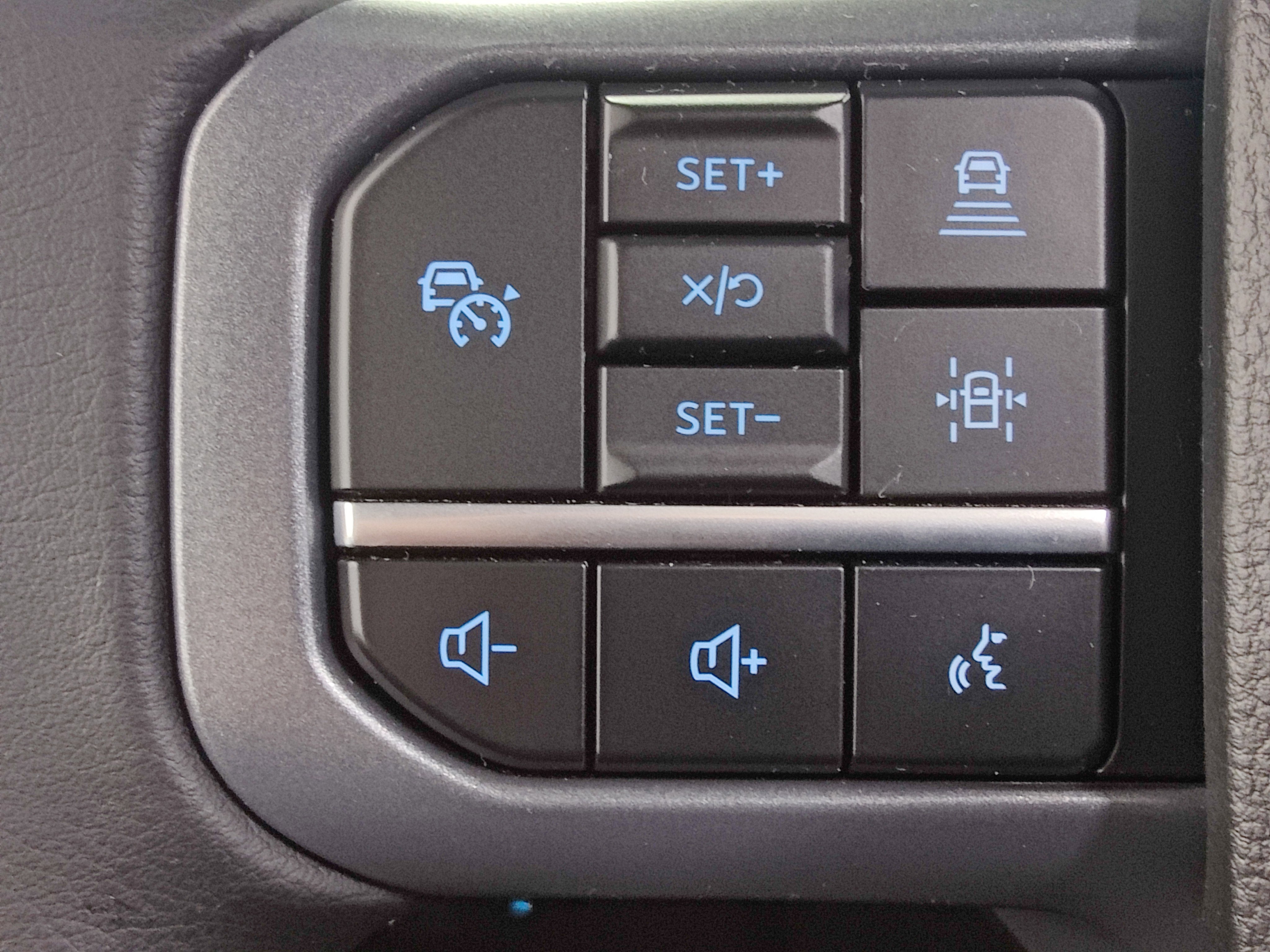 2025 Ford F-150 XLT Black SuperCrew 4x4 w/Sunroof/Nav