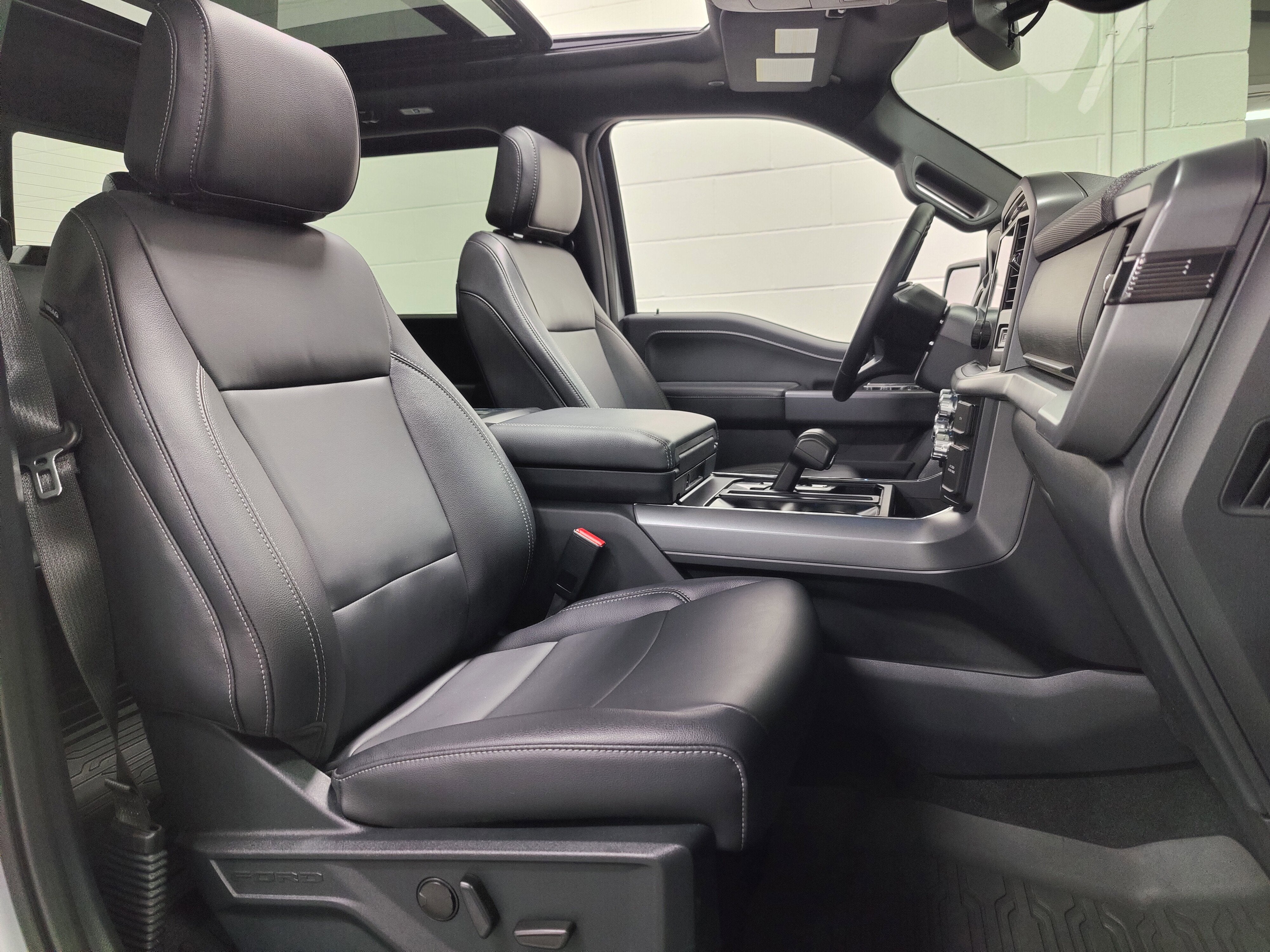 2025 Ford F-150 XLT Black SuperCrew 4x4 w/Sunroof/Nav