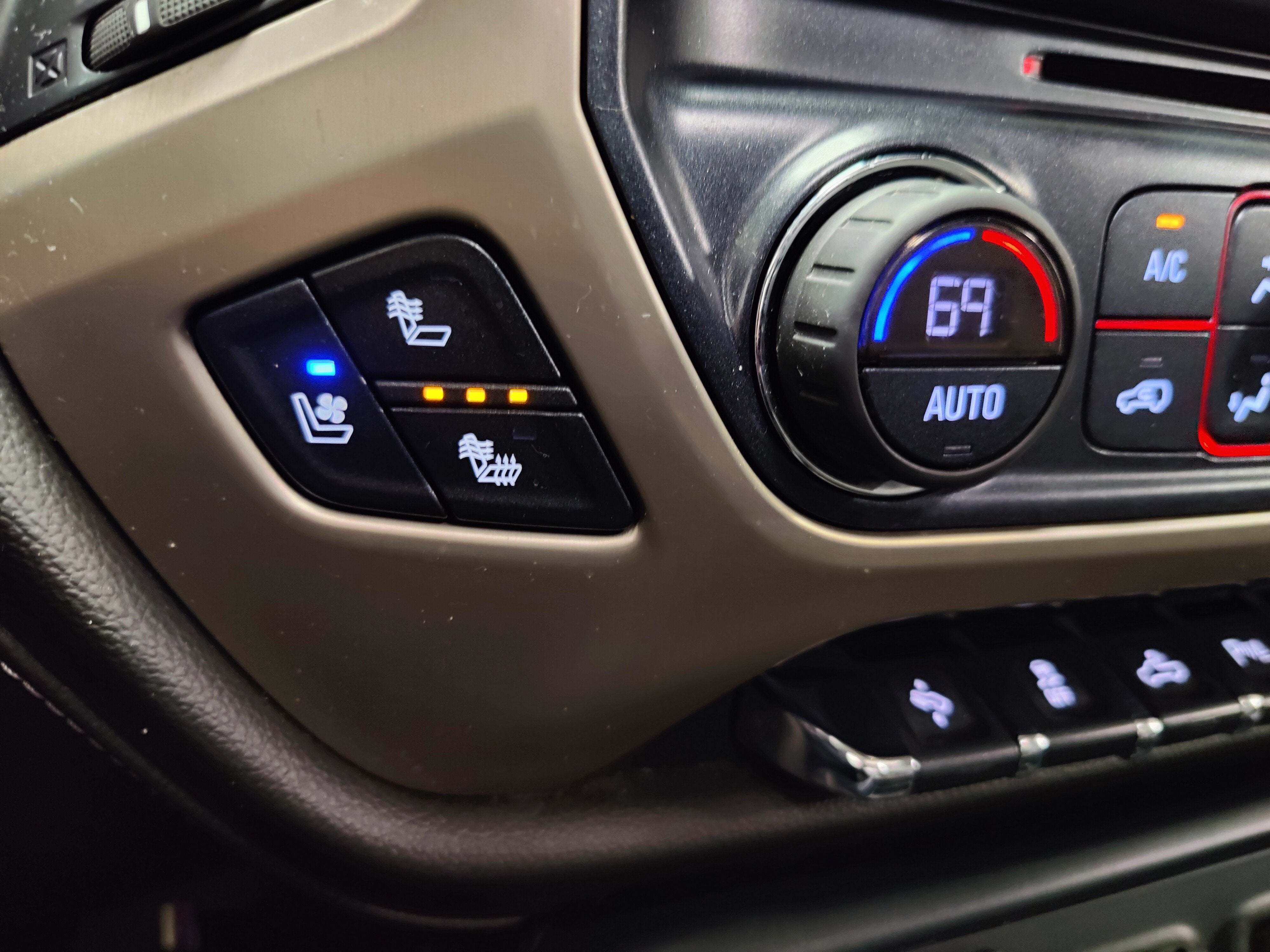 2016 GMC Sierra 2500HD Denali Z71 4x4 Crew Cab w/Sunroof