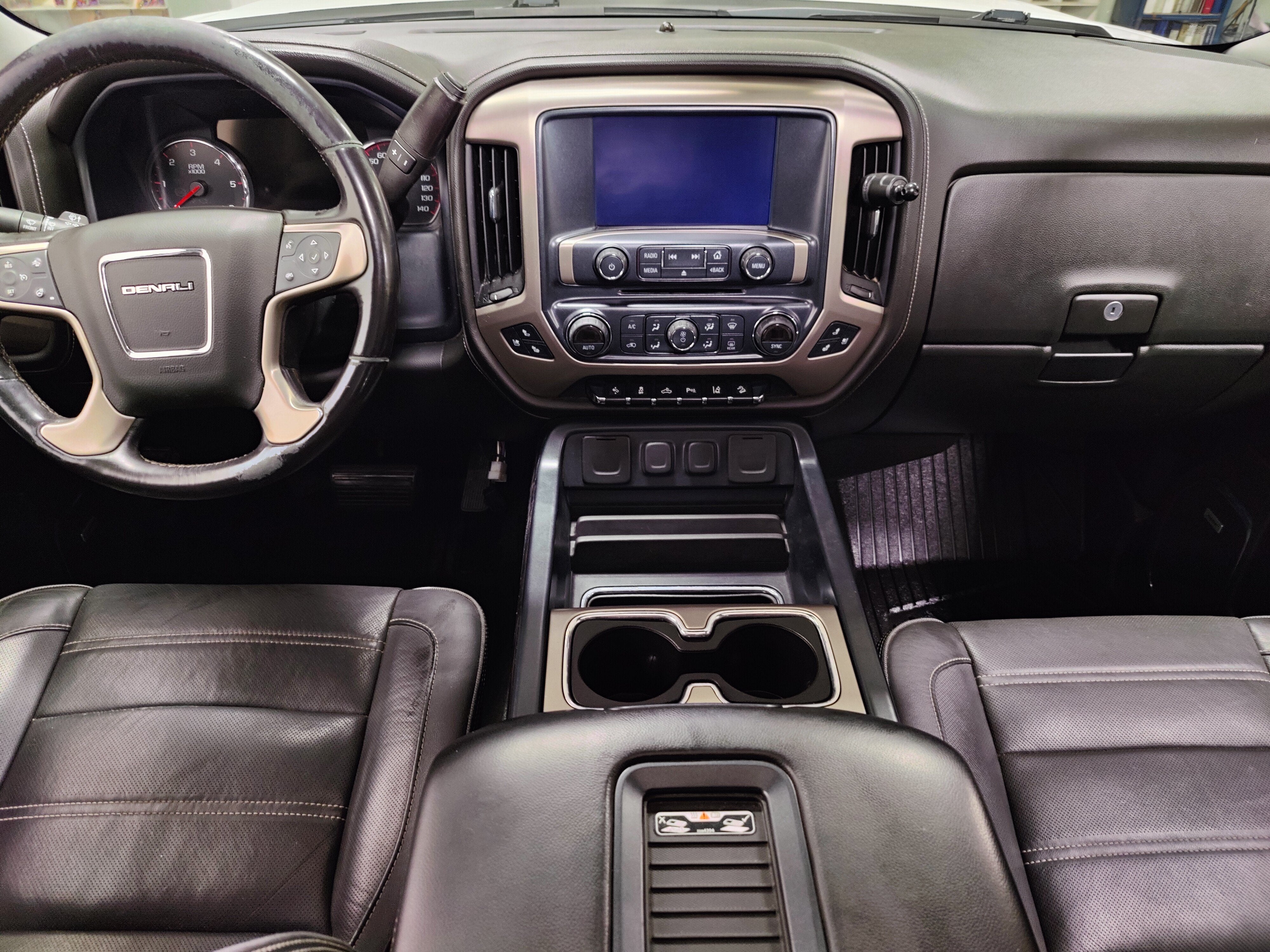 2016 GMC Sierra 2500HD Denali Z71 4x4 Crew Cab w/Sunroof