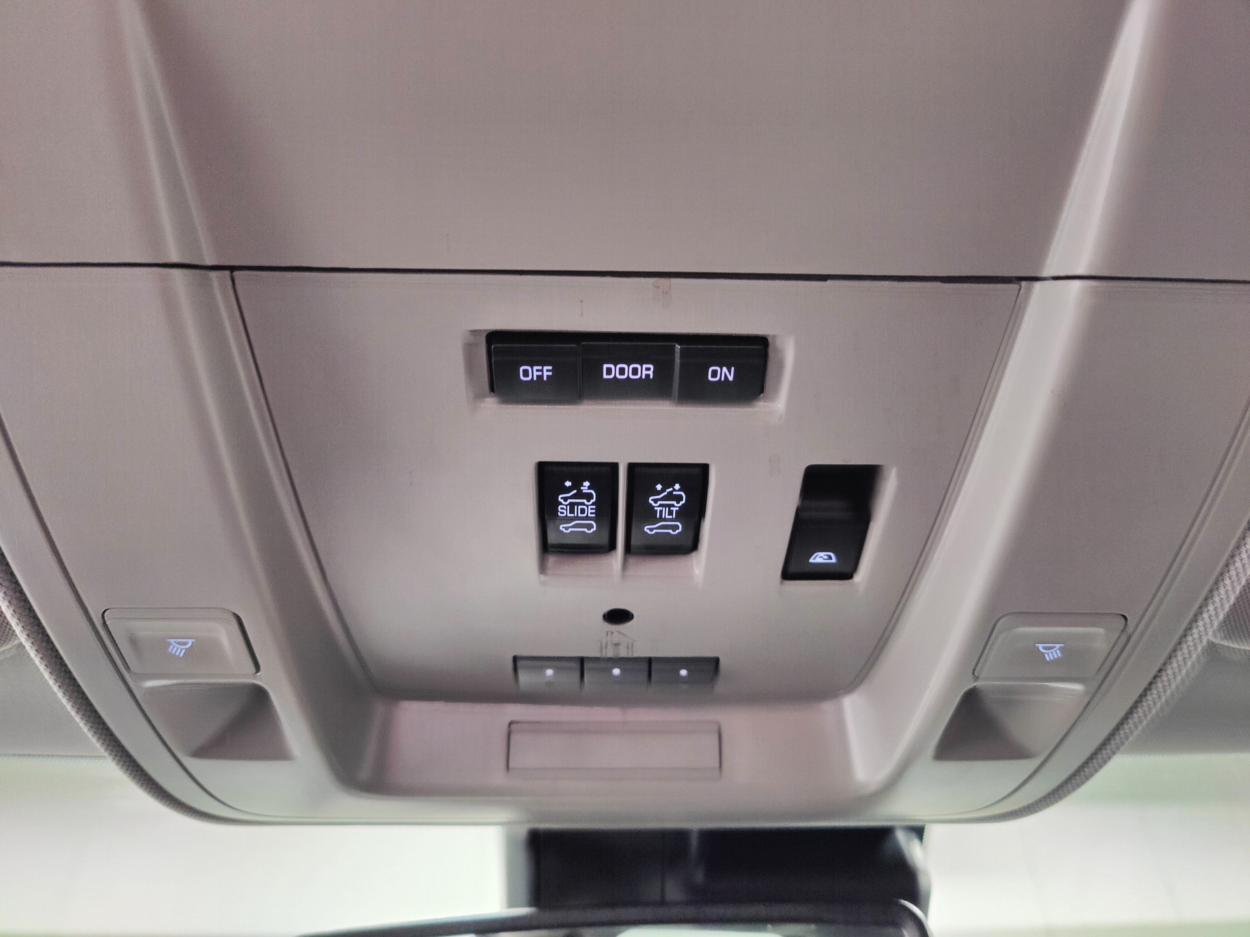 2016 GMC Sierra 2500HD Denali Z71 4x4 Crew Cab w/Sunroof