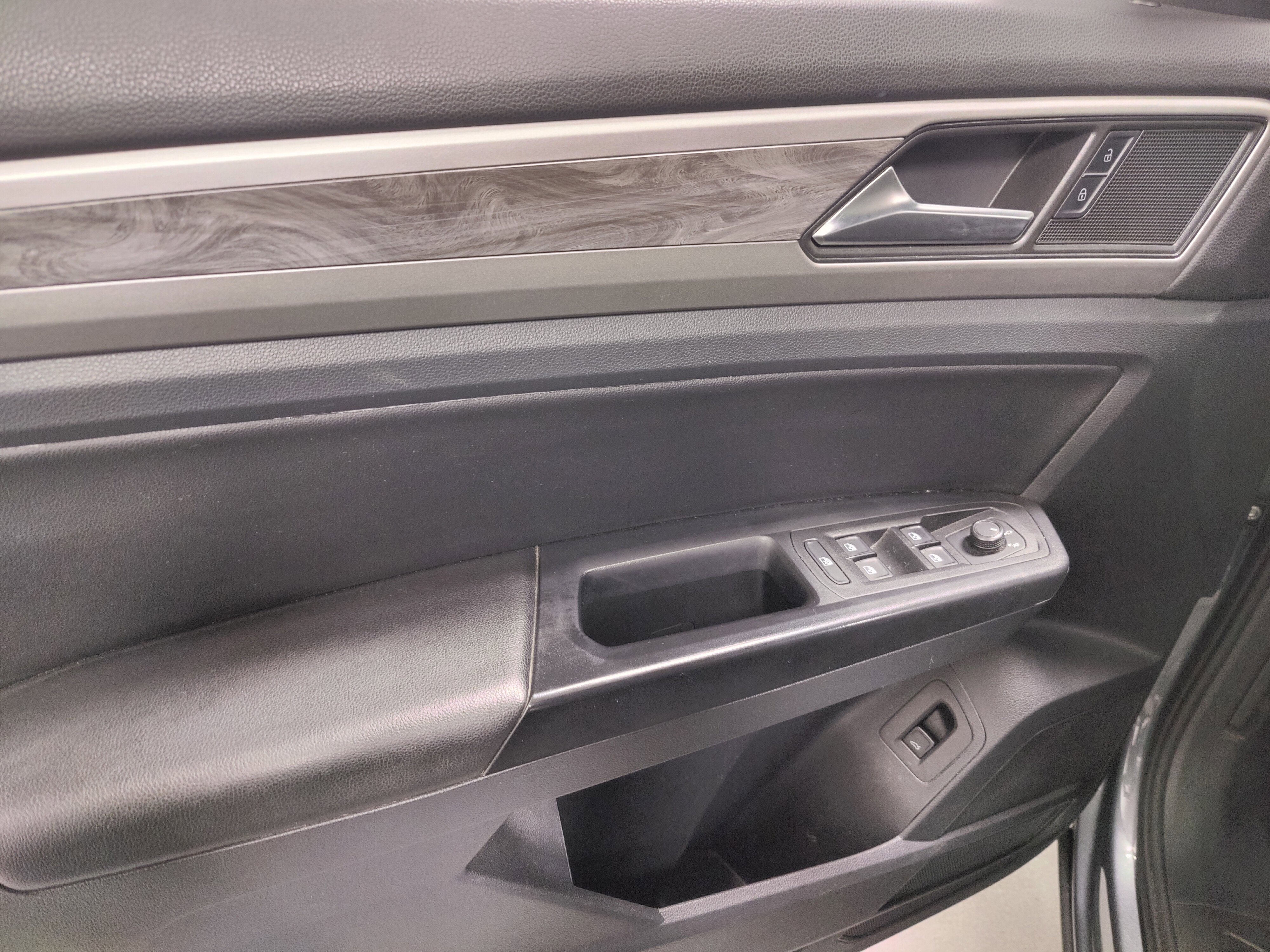 2020 Volkswagen Atlas Cross Sport V6 AWD SE w/Technology