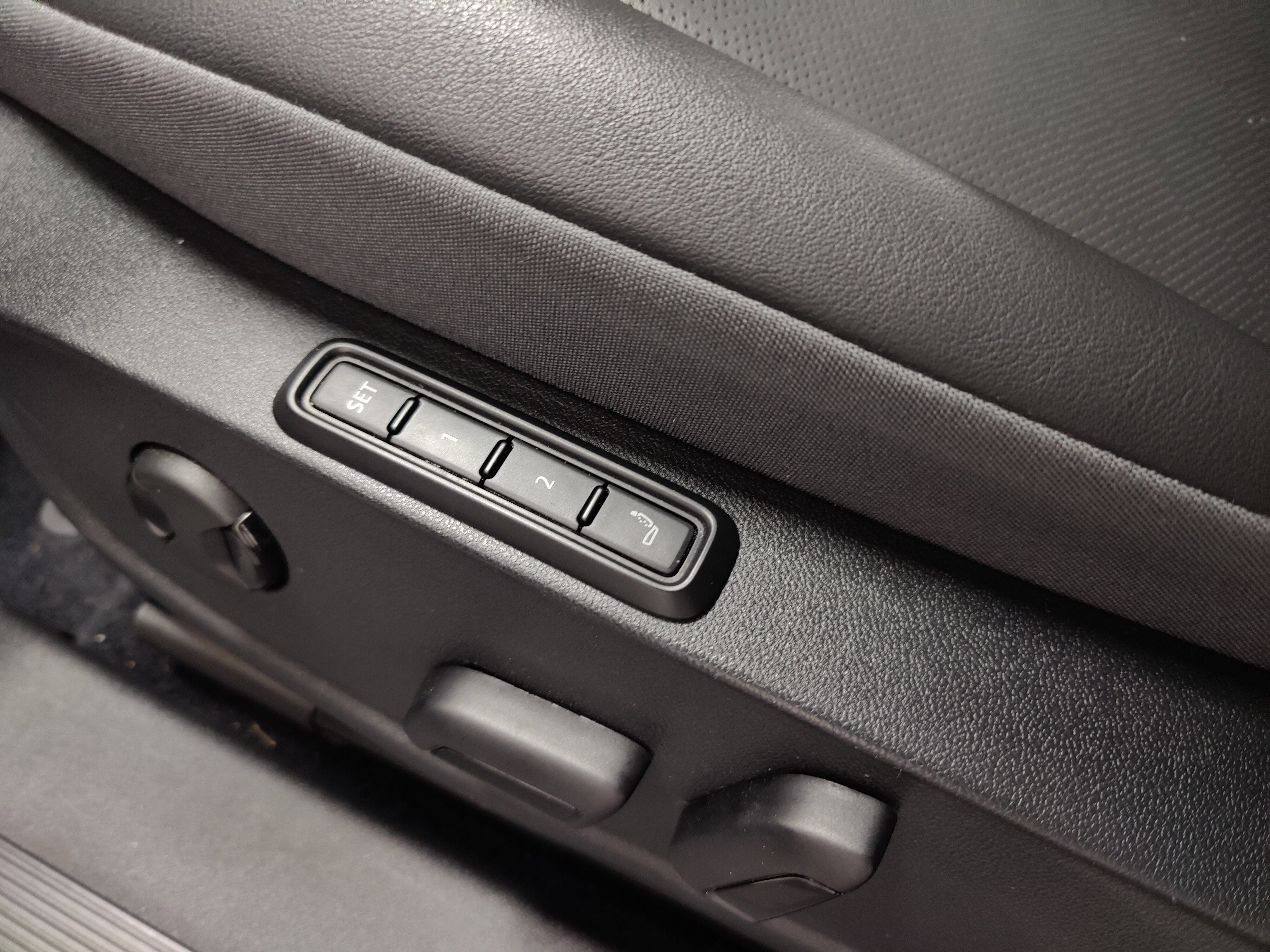 2024 Volkswagen ID.4 S w/ Glass Roof