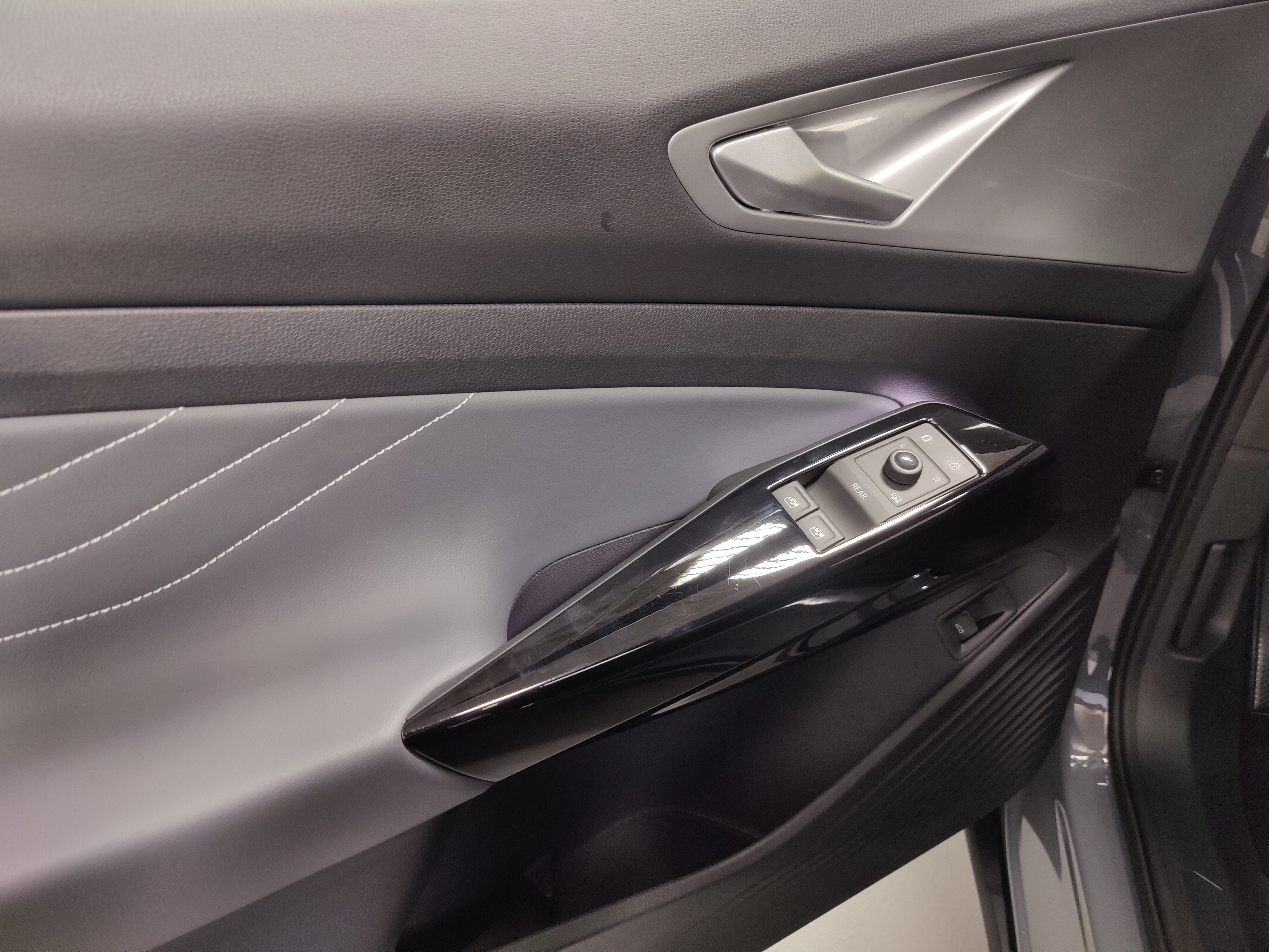 2024 Volkswagen ID.4 S w/Glass Roof
