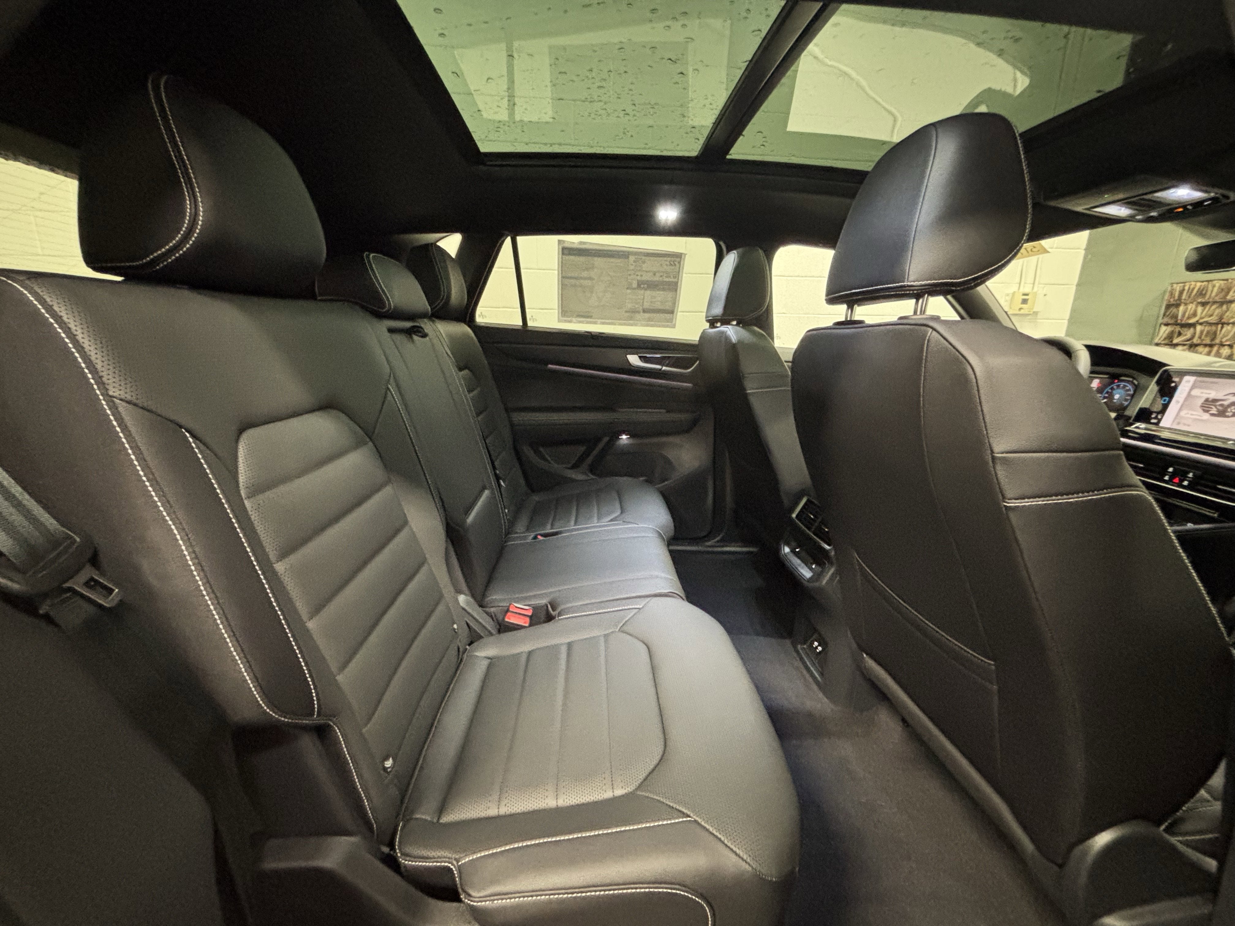 2026 Volkswagen Atlas Cross Sport 2.0T SEL R-Line Black