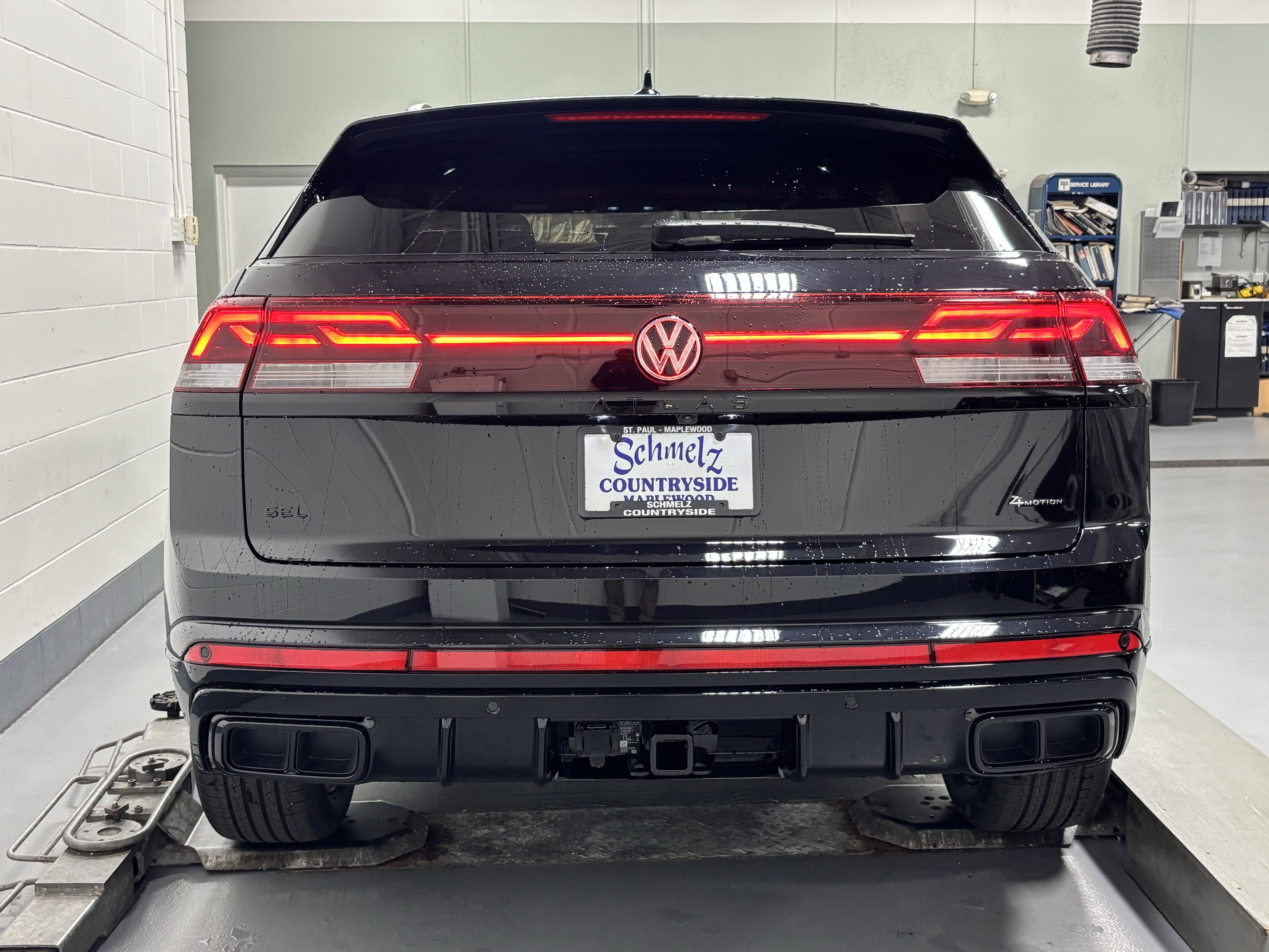 2026 Volkswagen Atlas Cross Sport 2.0T SEL R-Line Black