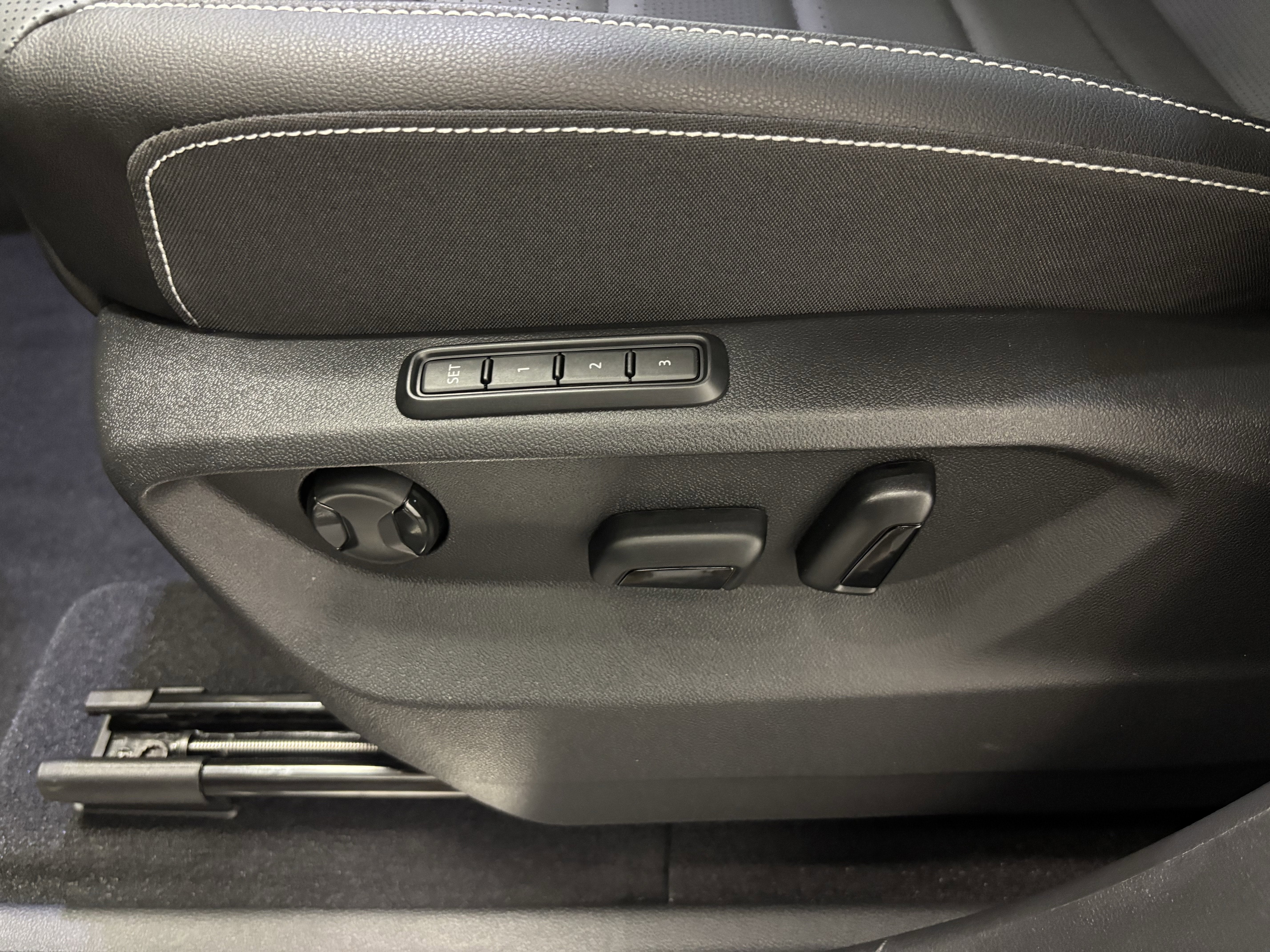 2026 Volkswagen Atlas Cross Sport 2.0T SEL R-Line Black